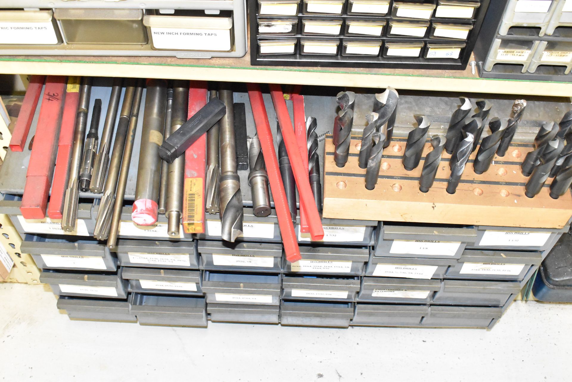 LOT/ (1) SHELVING SECTION WITH CONTENTS CONSISTING OF DRILLS, REAMERS, CUTTING TOOLS, PARTS AND - Image 12 of 13