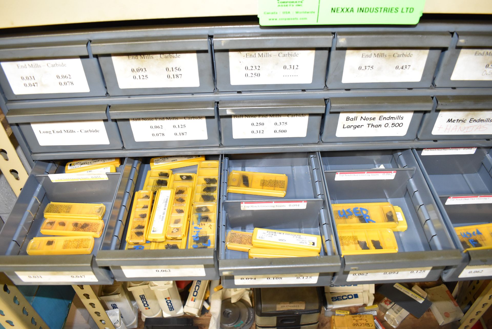 LOT/ (1) SHELVING SECTION WITH CONTENTS CONSISTING OF CARBIDE INSERTS AND CUTTING TOOLS [RIGGING FEE - Image 3 of 7
