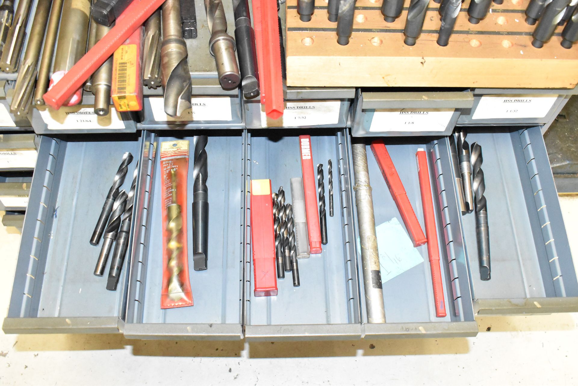 LOT/ (1) SHELVING SECTION WITH CONTENTS CONSISTING OF DRILLS, REAMERS, CUTTING TOOLS, PARTS AND - Image 13 of 13
