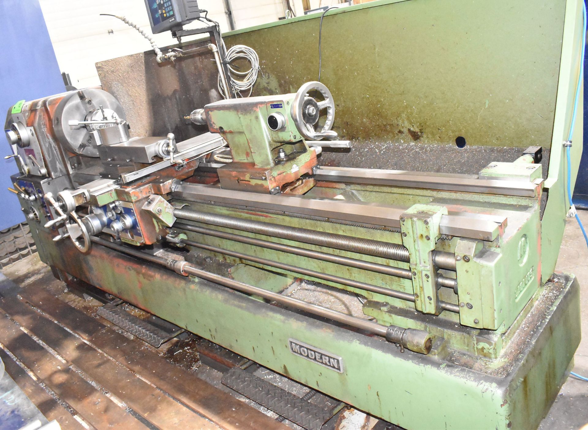 MODERN 22 80 GAP BED ENGINE LATHE WITH 22" SWING OVER BED, 31-3/8" SWING OVER GAP, 80" BETWEEN - Image 3 of 19