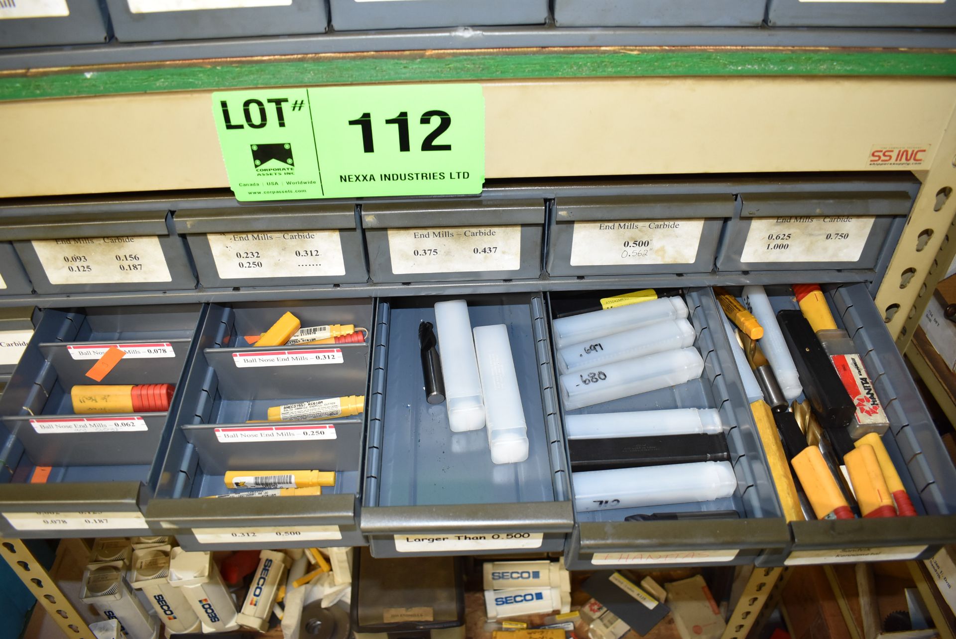 LOT/ (1) SHELVING SECTION WITH CONTENTS CONSISTING OF CARBIDE INSERTS AND CUTTING TOOLS [RIGGING FEE - Image 4 of 7