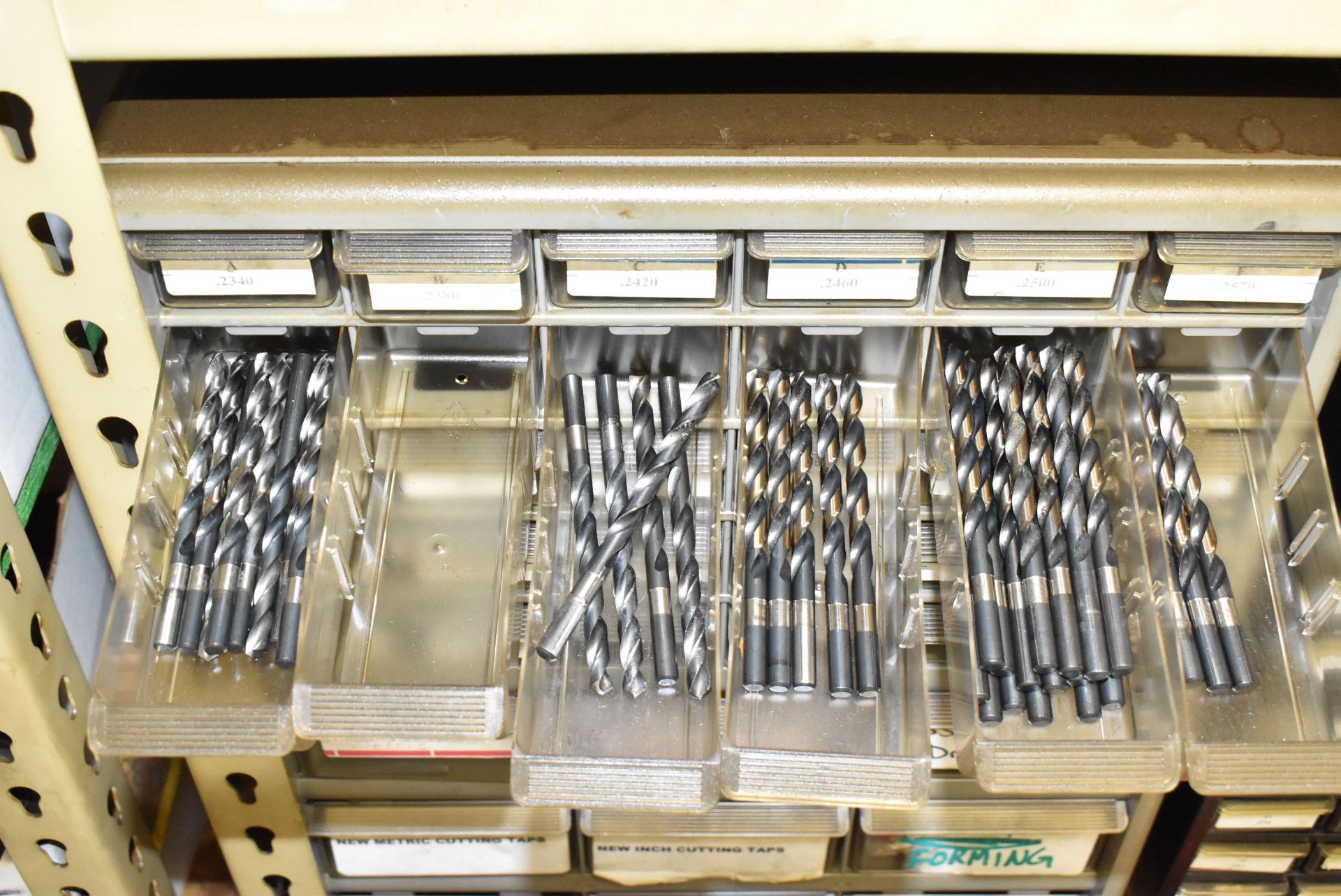 LOT/ (1) SHELVING SECTION WITH CONTENTS CONSISTING OF DRILLS, REAMERS, CUTTING TOOLS, PARTS AND - Image 4 of 13