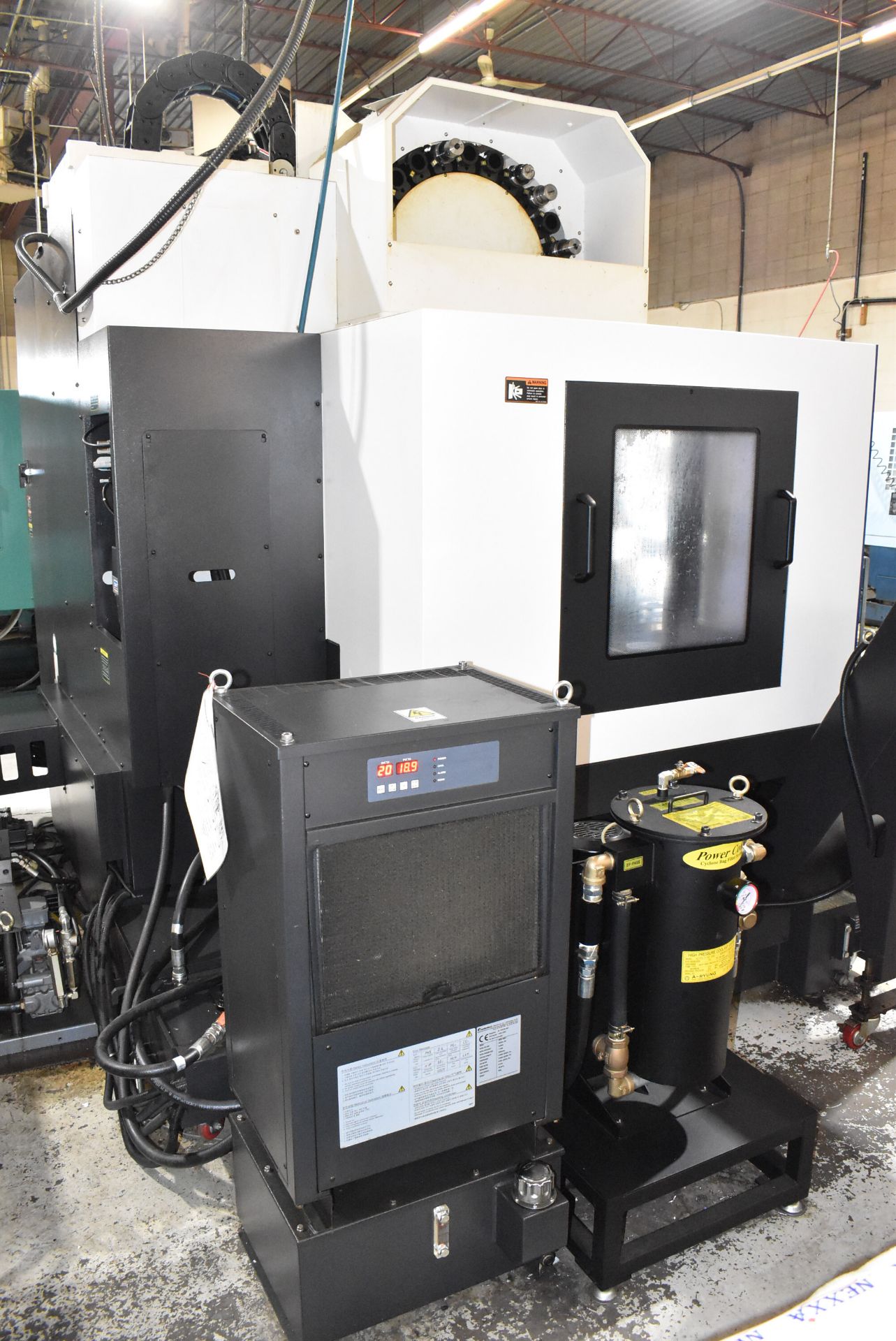 HYUNDAI WIA (2014, commissioned in 2015) F500 5-AXIS VERTICAL MACHINING CENTER WITH FANUC I SERIES - Image 13 of 19