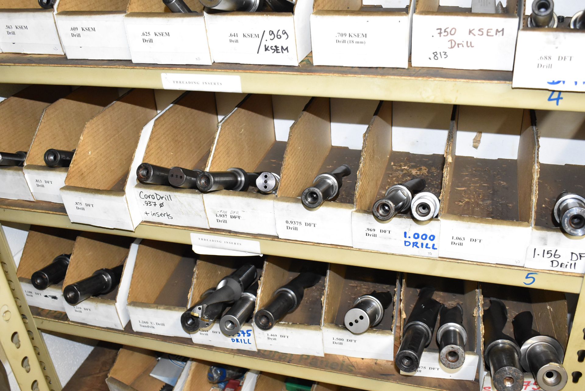 LOT/ (1) SHELVING SECTION WITH CONTENTS CONSISTING OF REAMERS AND DRILLS [RIGGING FEE FOR LOT #111 - - Image 5 of 6