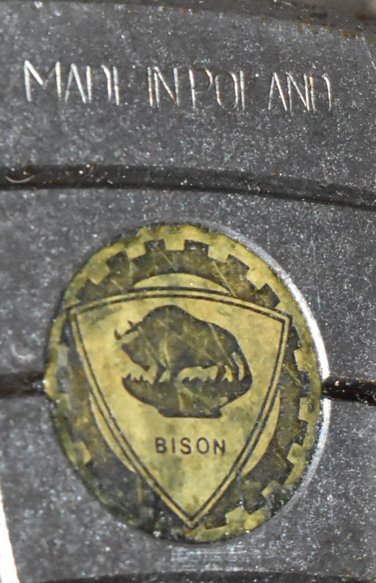 BISON 19.5" 4-JAW CHUCK, S/N N/A [RIGGING FEE FOR LOT #15 - $25 CAD PLUS APPLICABLE TAXES] - Image 2 of 3