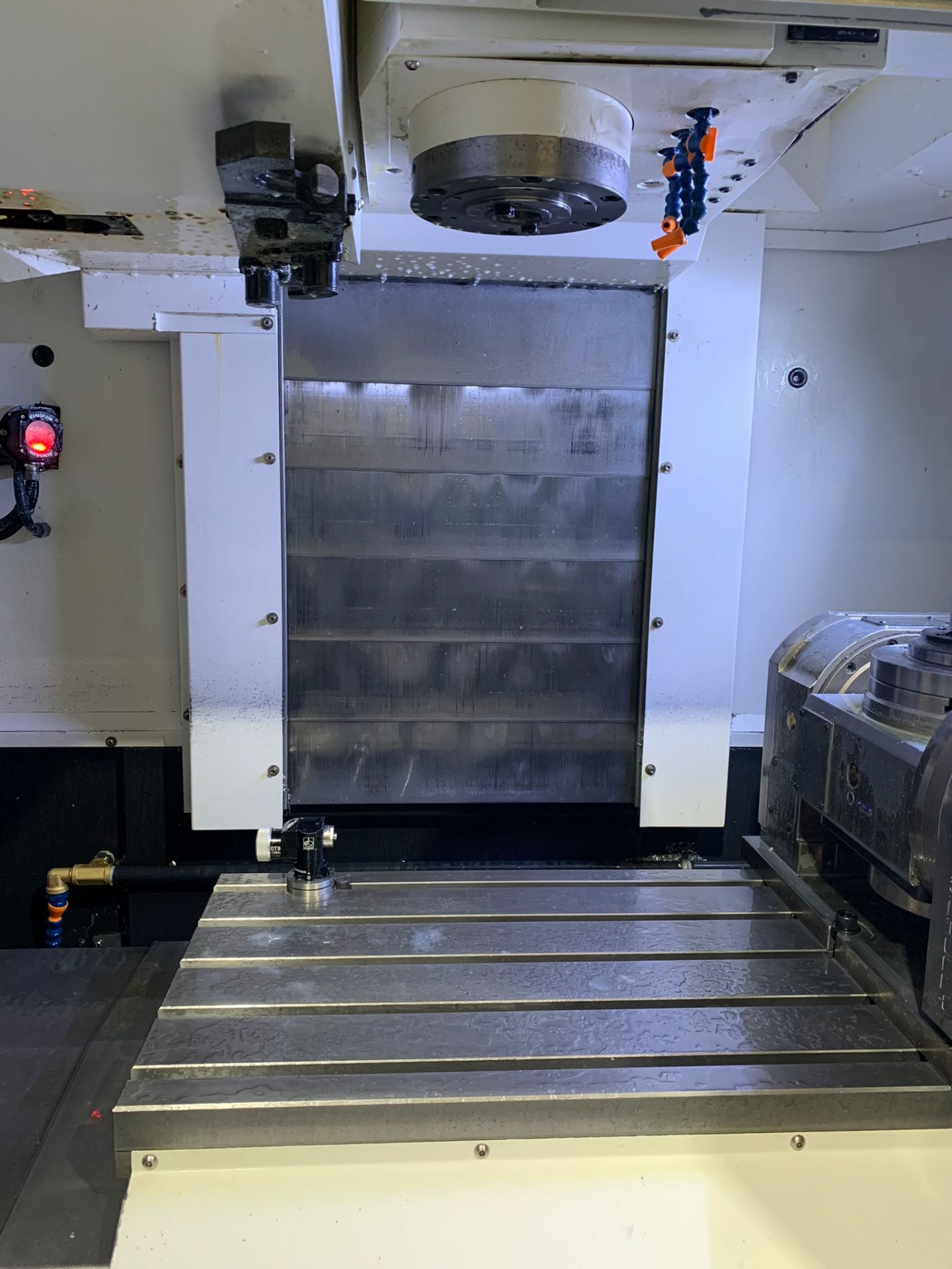 HYUNDAI WIA (2014, commissioned in 2015) F500 5-AXIS VERTICAL MACHINING CENTER WITH FANUC I SERIES - Image 6 of 19