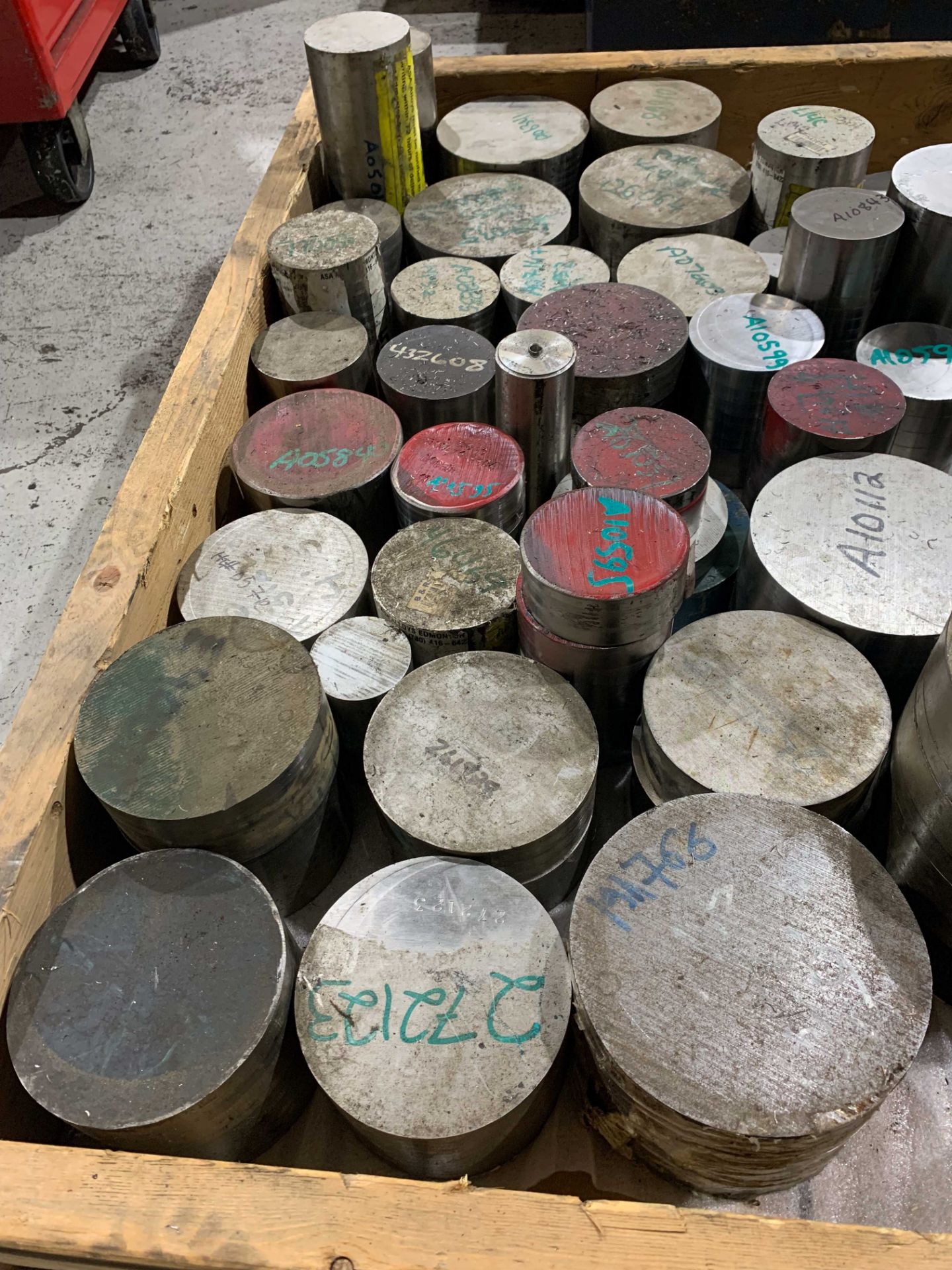 LOT/ CONTENTS OF CRATE CONSISTING OF STAINLESS STEEL BAR STOCK [RIGGING FEE FOR LOT #103 - $TBD - Image 2 of 4