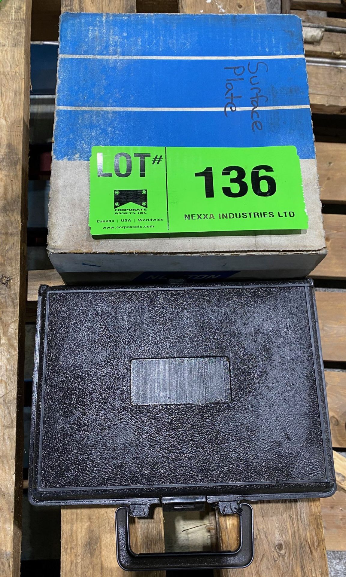 LOT/ SURFACE PLATE AND GAUGEÊ [RIGGING FEE FOR LOT #136 - $10 CAD PLUS APPLICABLE TAXES]