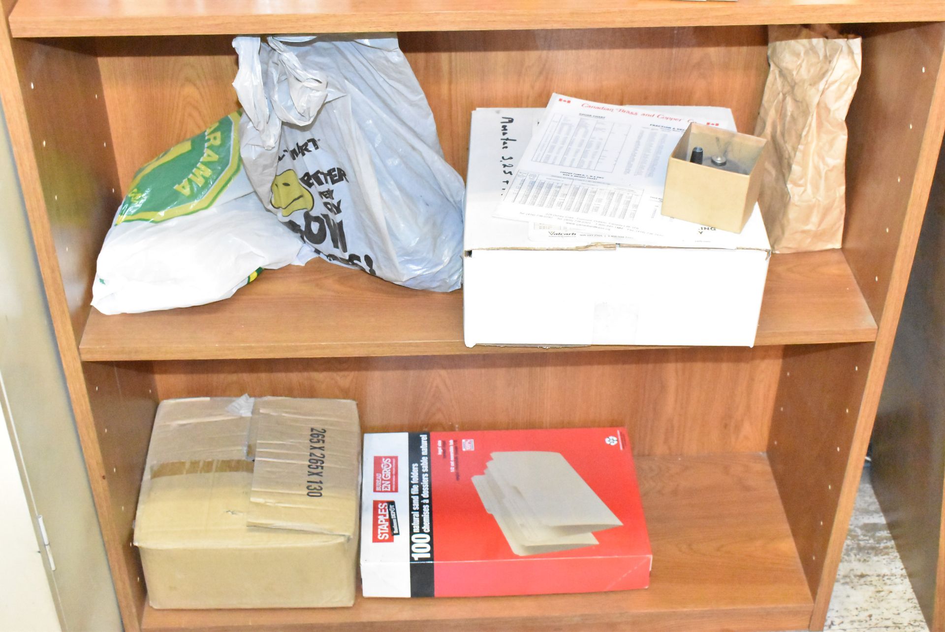 LOT/ REMAINING CONTENTS OF OFFICE - FURNITURE ONLY - INCLUDING DESKS, CHAIRS, BOOKSHELVES, FOLDING - Image 4 of 8