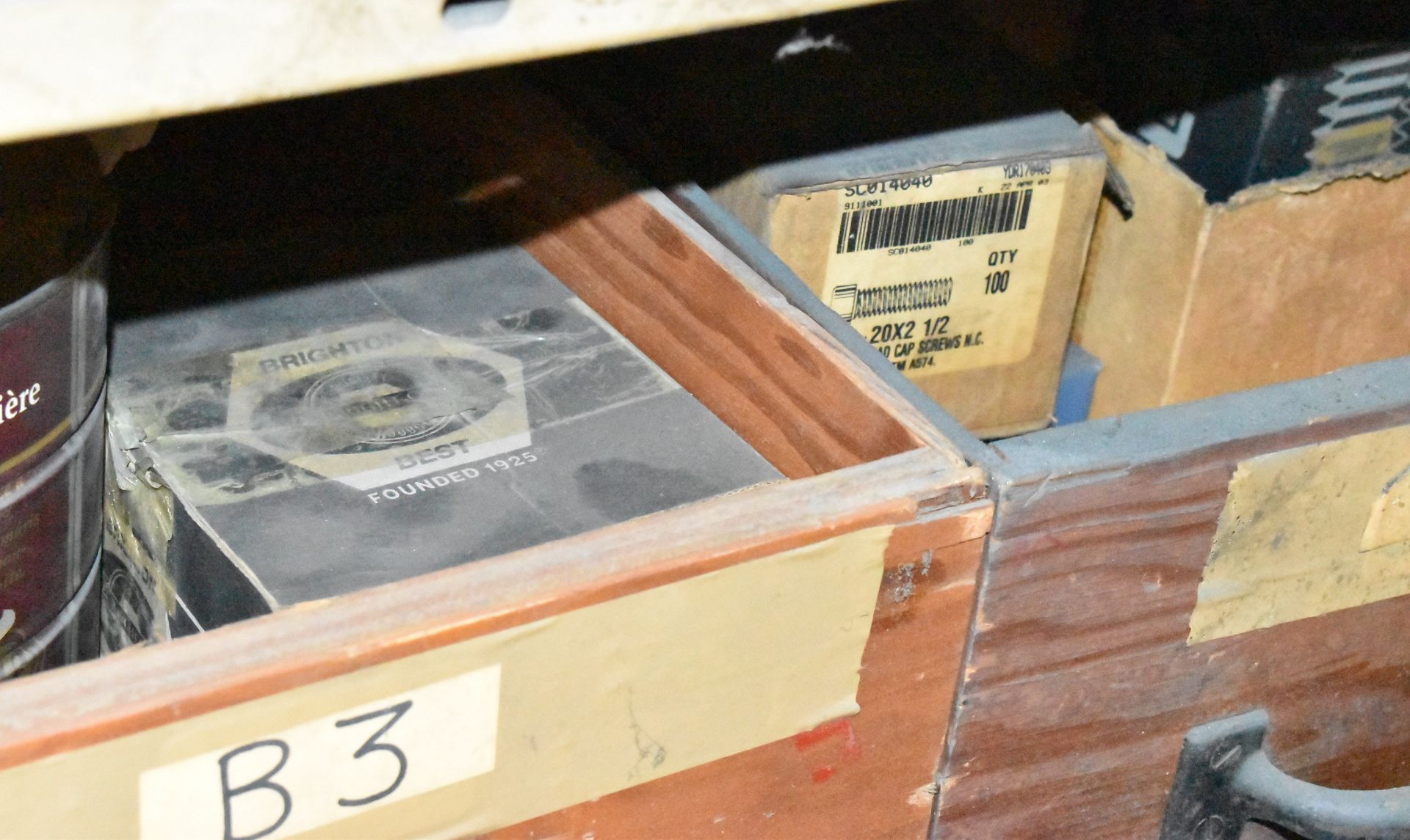 LOT/ STEEL SHELF & DRAWERS WITH CONTENTS - INCLUDING TOOLING, HARDWARE, GRINDING WHEELS & SHOP - Image 9 of 9