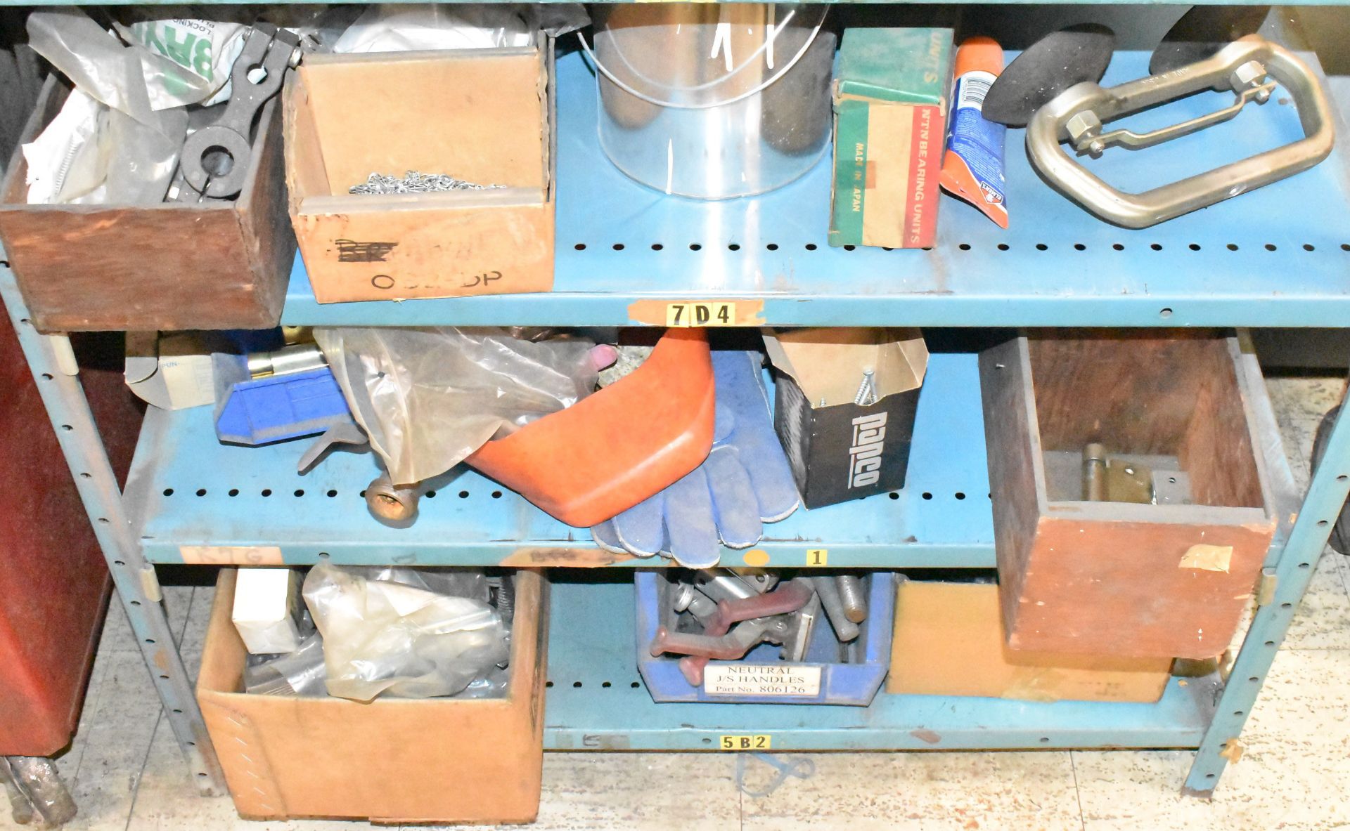 LOT/ STEEL SHELF WITH CONTENTS - INCLUDING TOOLS, SHOP SUPPLIES & HARDWARE - Image 5 of 6