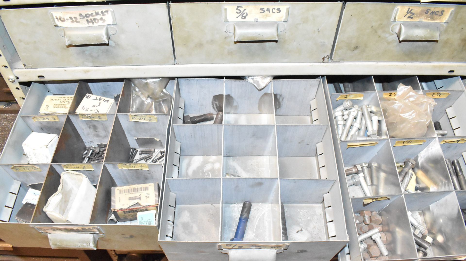 LOT/ STEEL SHELVES & DRAWERS WITH HARDWARE - Image 5 of 9