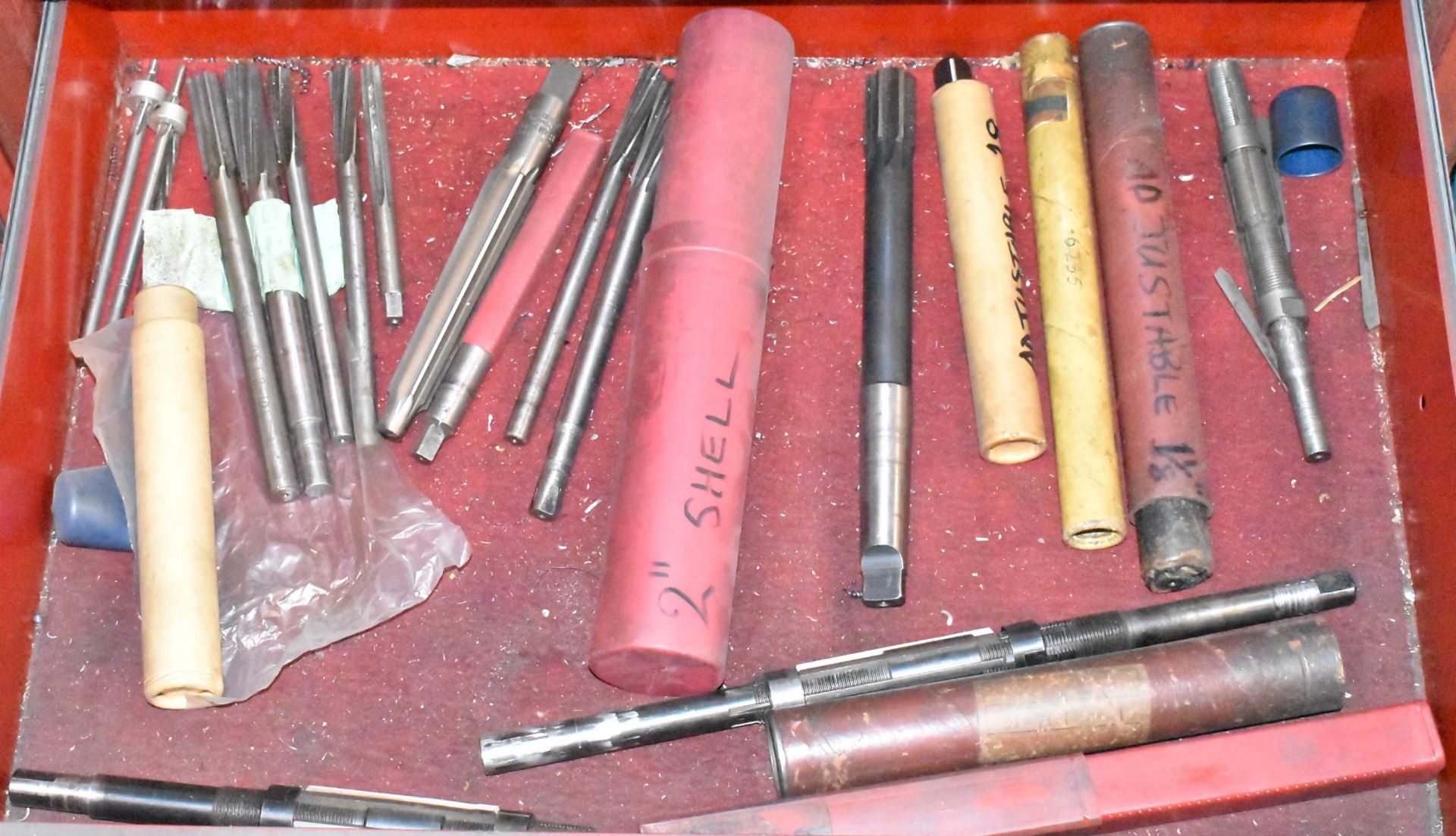 LOT/ ROLLING TOOL BOX WITH CONTENTS - INCLUDING HAND TOOLS, TAPS & DIES WITH HANDLES, WRENCHES, - Image 14 of 15