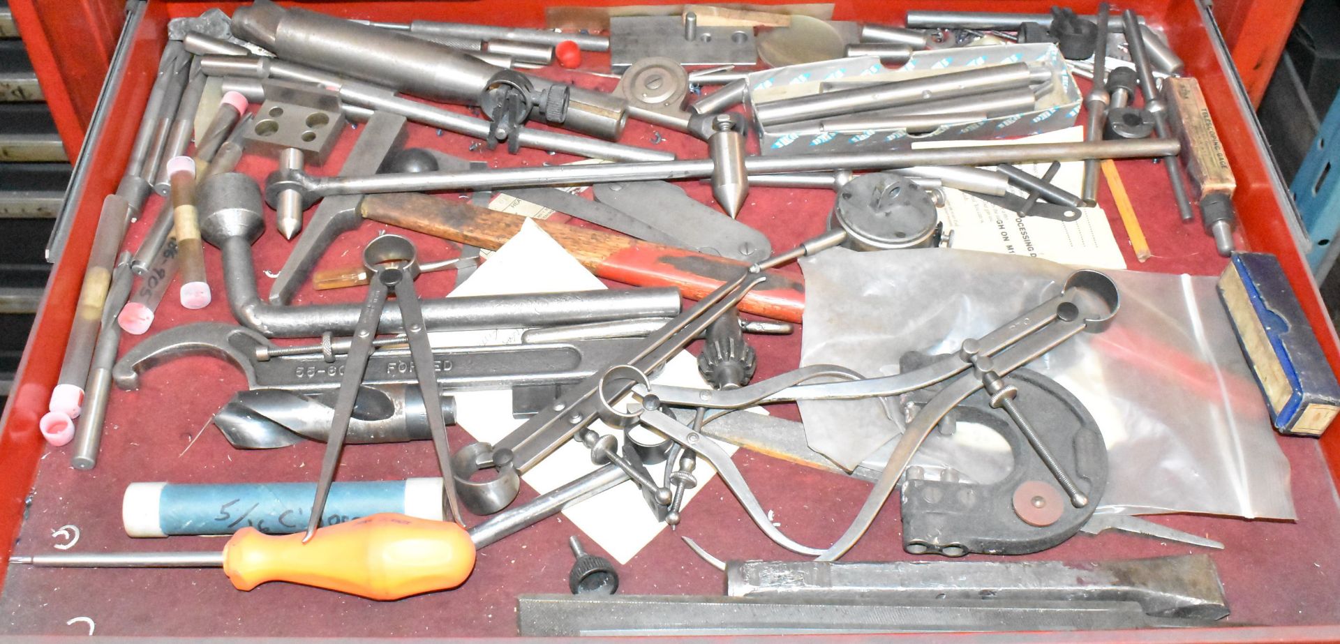 LOT/ ROLLING TOOL BOX WITH CONTENTS - INCLUDING HAND TOOLS, TAPS & DIES WITH HANDLES, WRENCHES, - Image 8 of 15