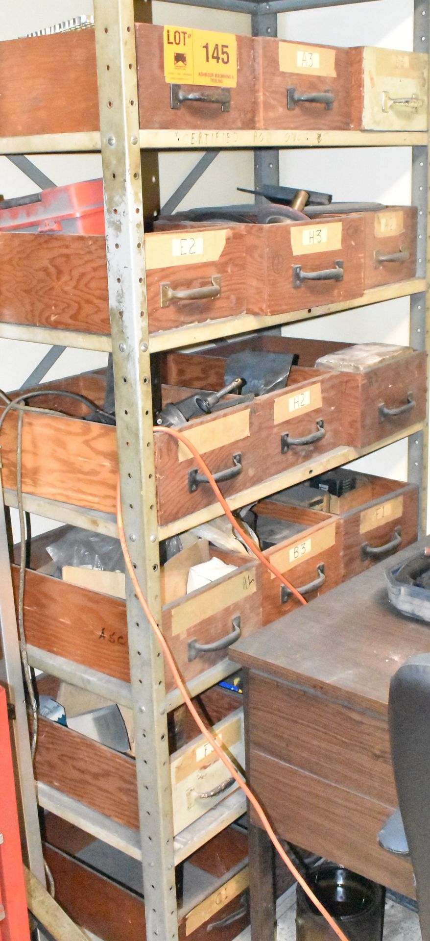 LOT/ STEEL SHELF & DRAWERS WITH CONTENTS - INCLUDING TOOLING, HARDWARE, GRINDING WHEELS & SHOP