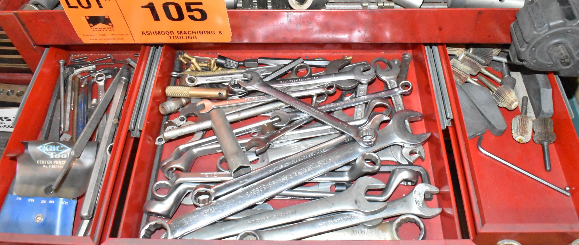 LOT/ ROLLING TOOL BOX WITH CONTENTS - INCLUDING HAND TOOLS, TAPS & DIES WITH HANDLES, WRENCHES, - Image 4 of 15