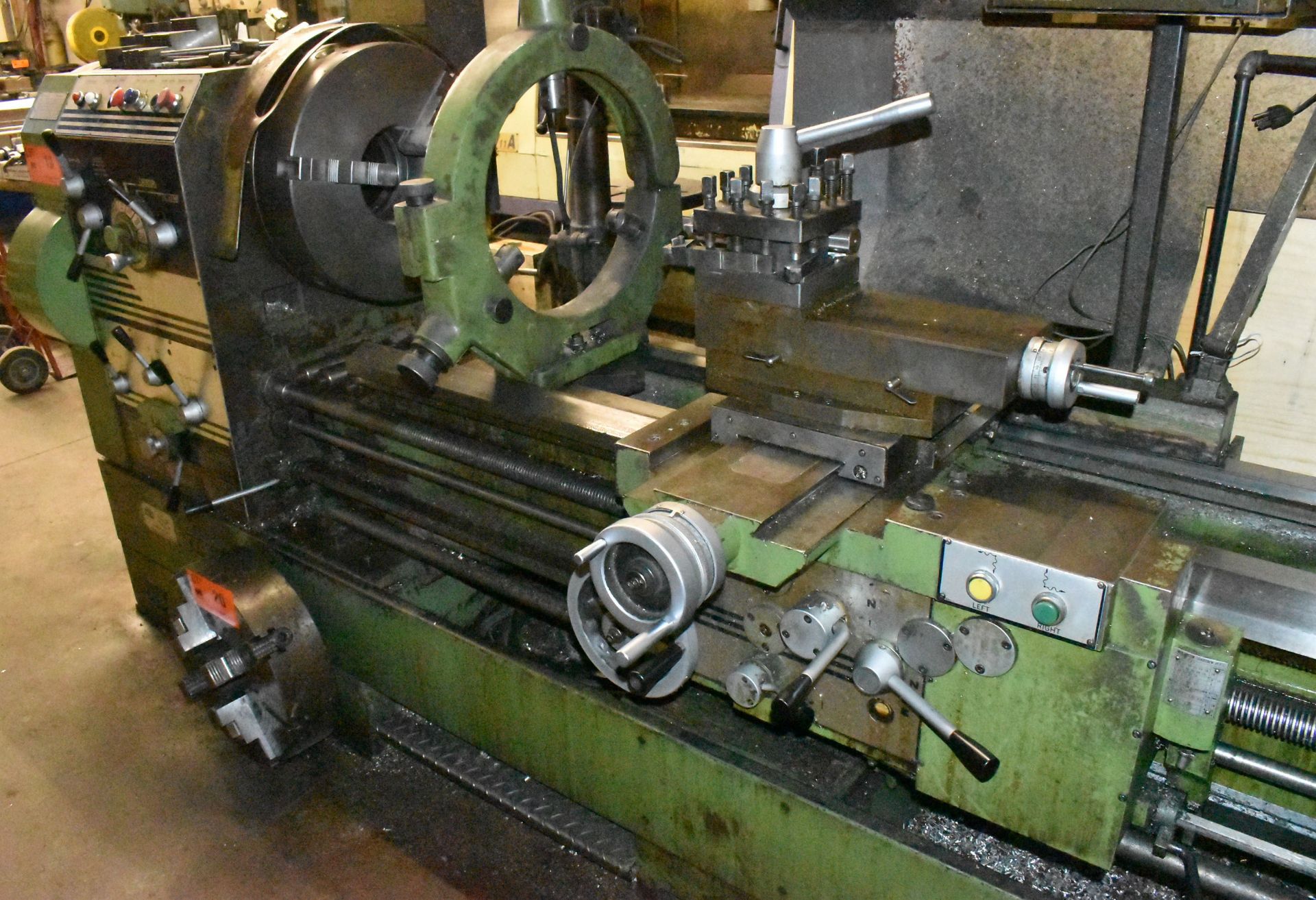 TAKANG 600X2000 HEAVY DUTY TWIN CHUCK HOLLOW SPINDLE GAP BED ENGINE LATHE WITH 24" SWING OVER BED, - Image 6 of 11