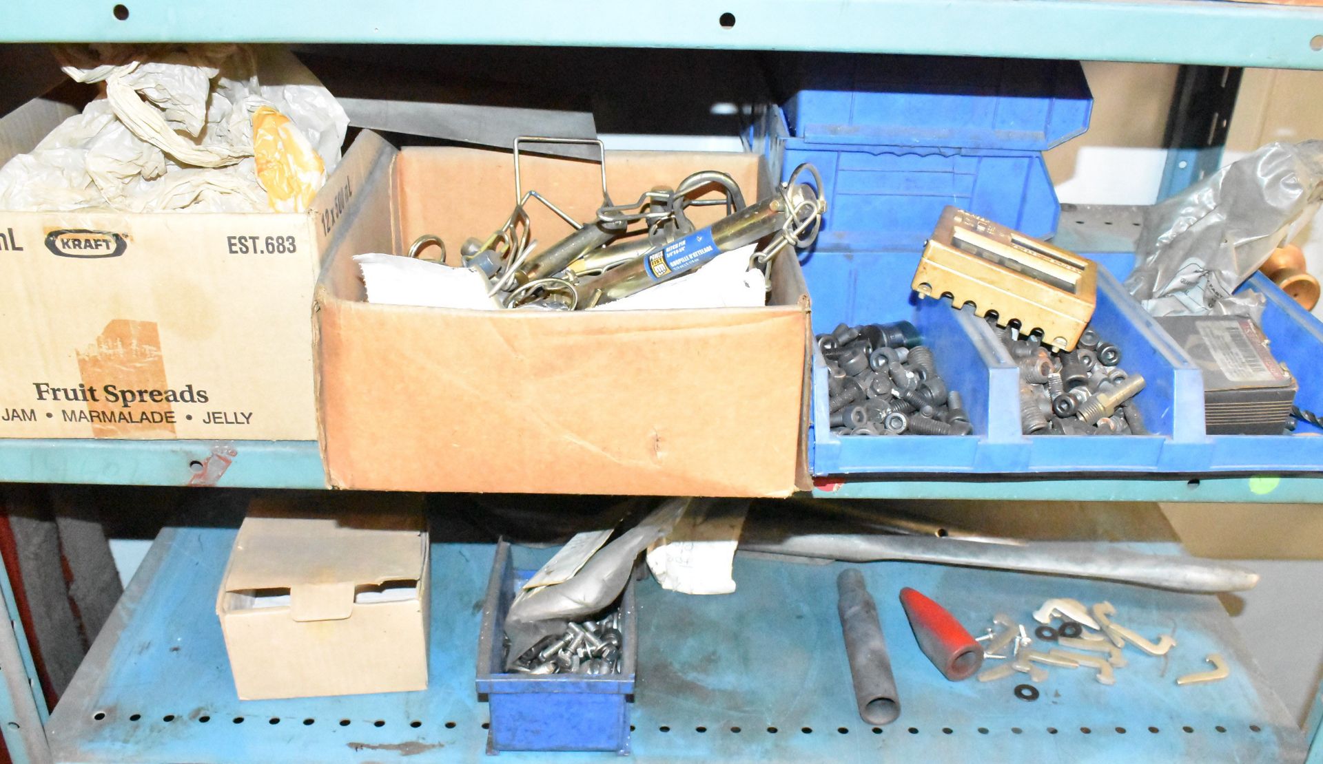 LOT/ STEEL SHELF WITH CONTENTS - INCLUDING TOOLS, SHOP SUPPLIES & HARDWARE - Image 4 of 6