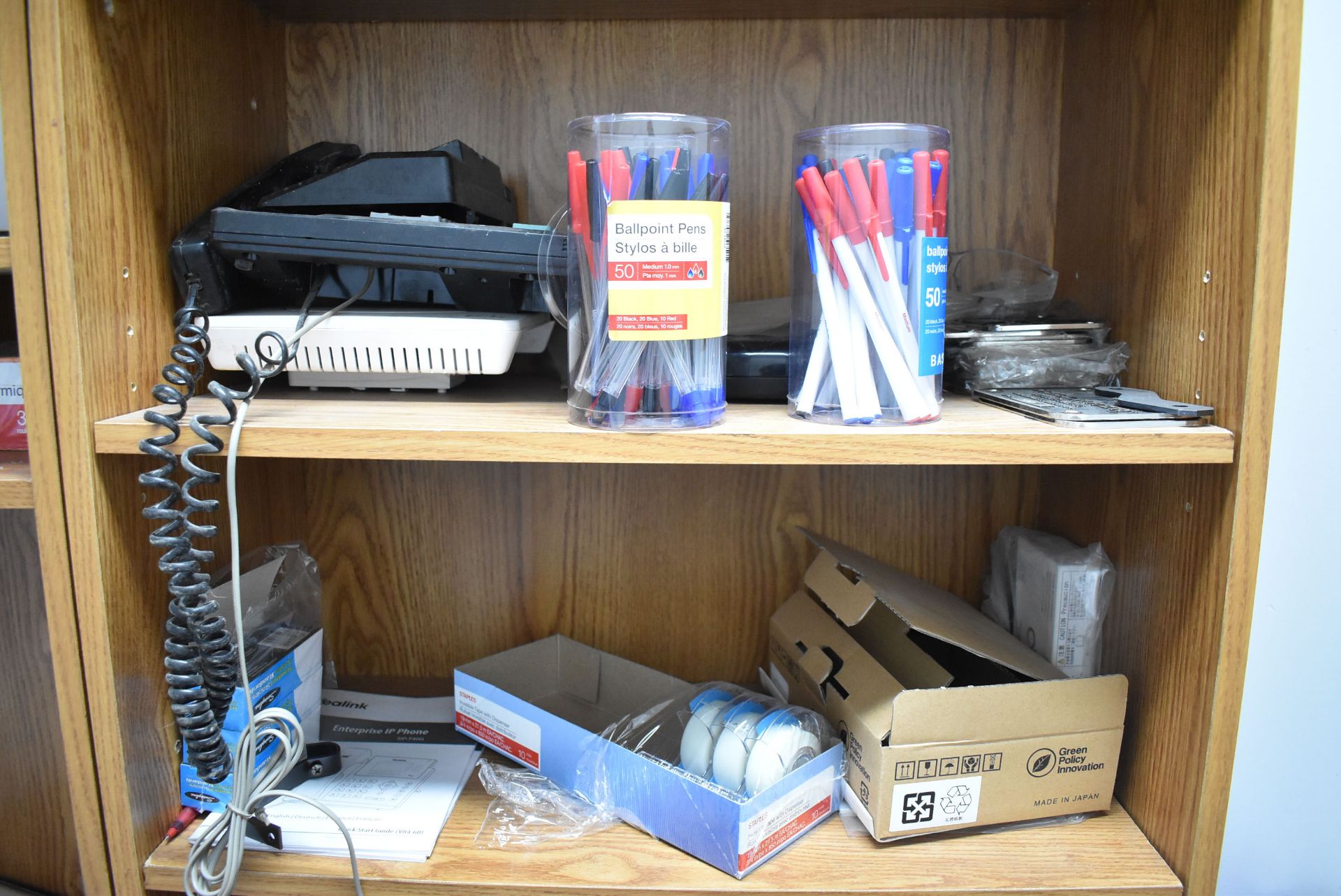 LOT/ CONTENTS OF SUPPLY CLOSET - INCLUIDNG OFFICE SUPPLIES, CLEANING SUPPLIES, SHELVES - Image 3 of 6