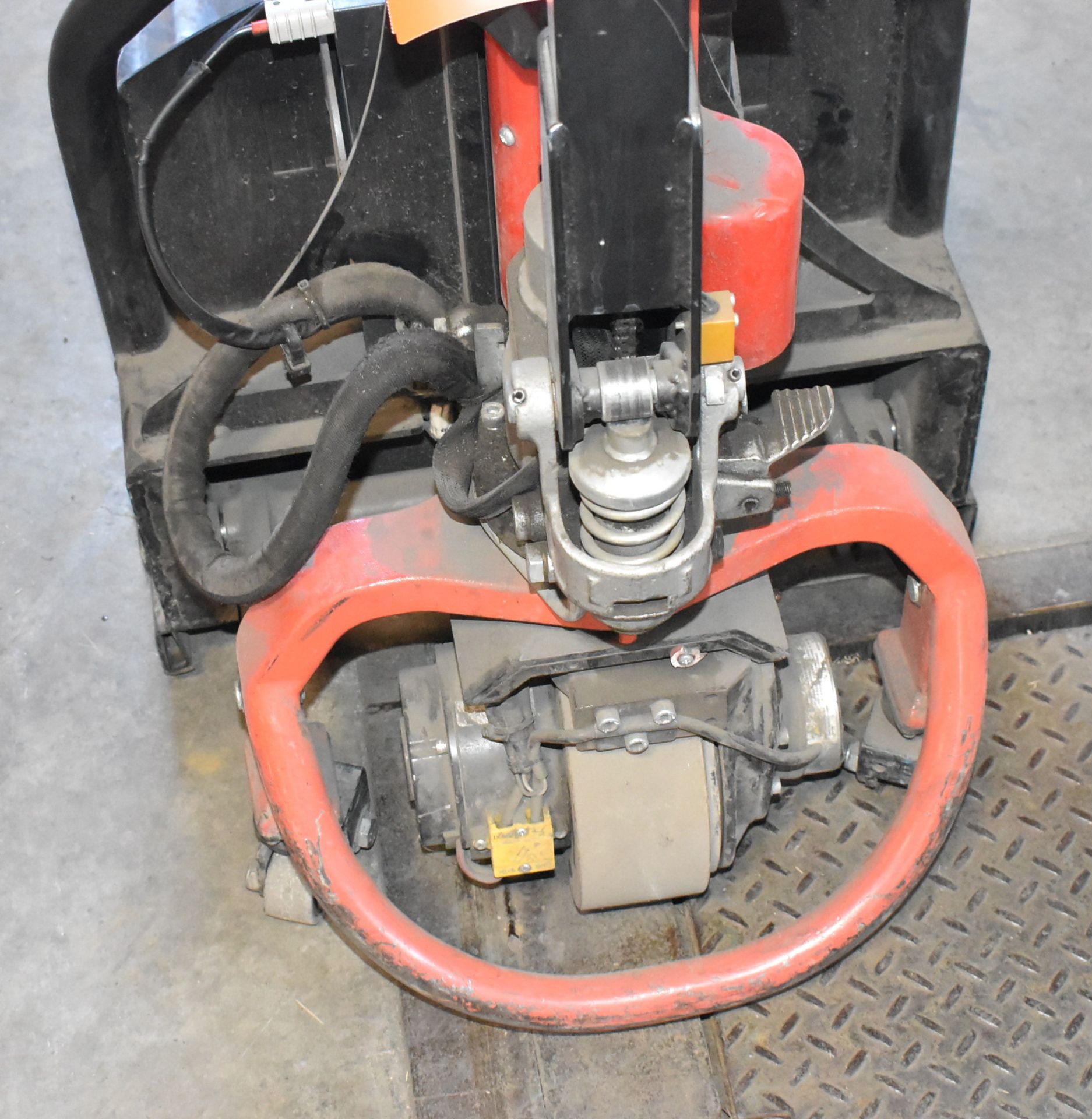 HELI 1,500 LB. CAPACITY 24V ELECTRIC WALK-BEHIND PALLET TRUCK WITH YOUNG 24V PLUG-IN CHARGER, S/N: - Image 5 of 10