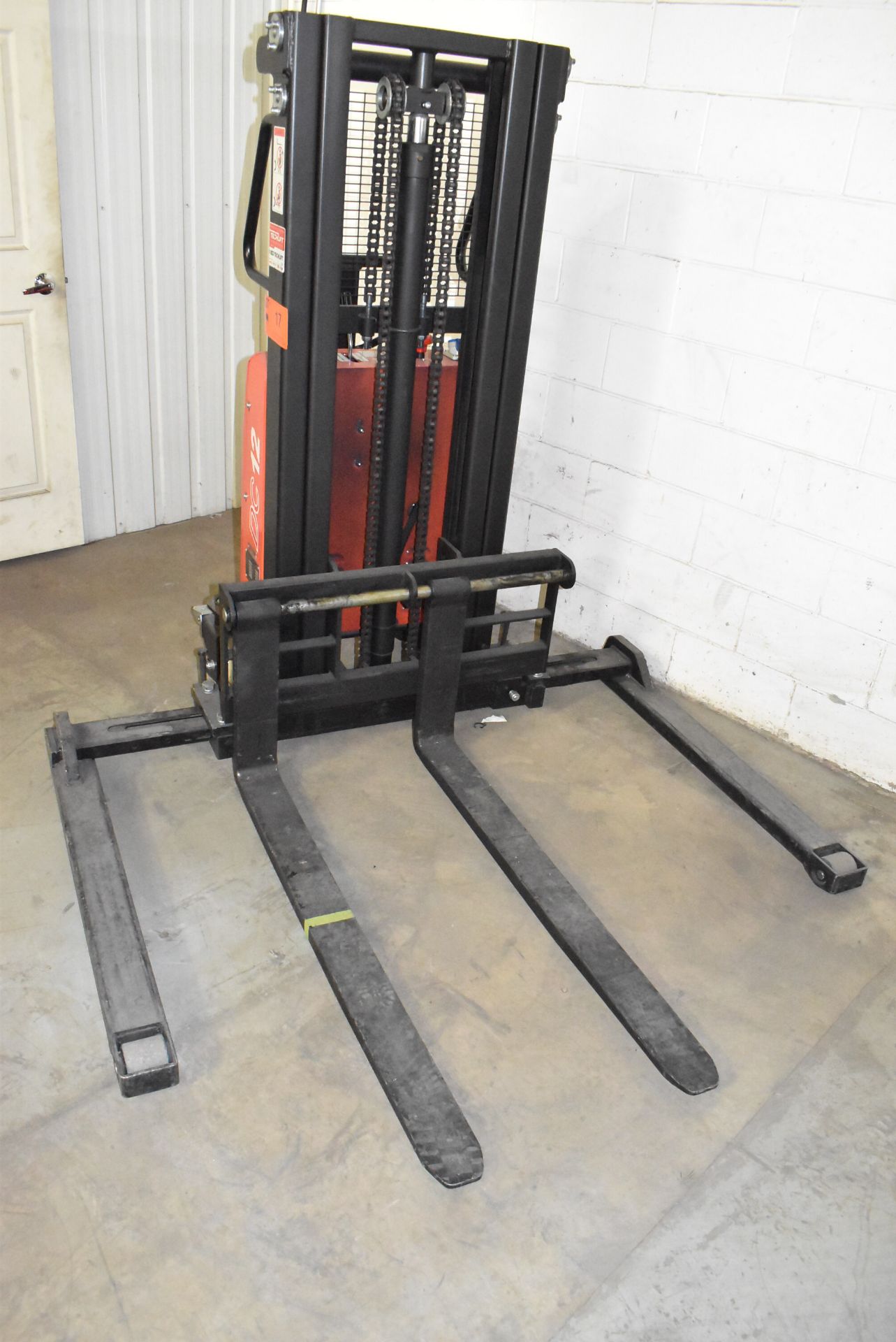 HELI CBS12J 2,540 LB. CAPACITY SEMI-ELECTRIC PALLET STACKER WITH 78" MAX. LIFT HEIGHT, S/N: - Image 3 of 5