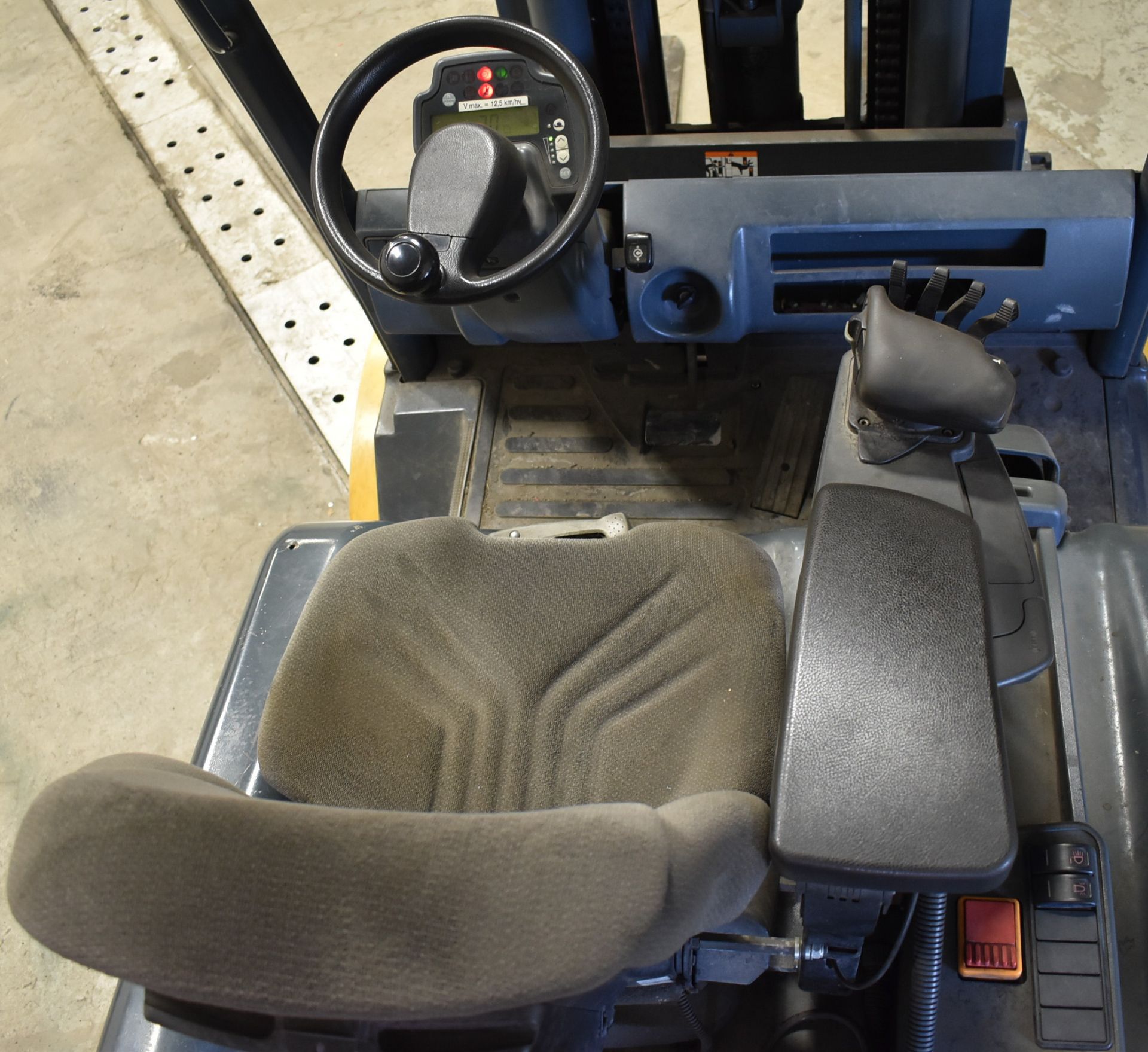 JUNGHENREICH (2010) EP8000 5,700 LB. CAPACITY 80V ELECTRIC FORKLIFT WITH 193" MAX. LIFT HEIGHT, 3- - Image 13 of 15