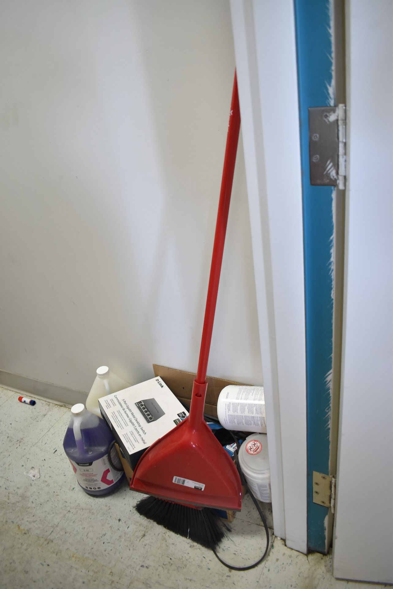 LOT/ CONTENTS OF SUPPLY CLOSET - INCLUIDNG OFFICE SUPPLIES, CLEANING SUPPLIES, SHELVES - Image 6 of 6