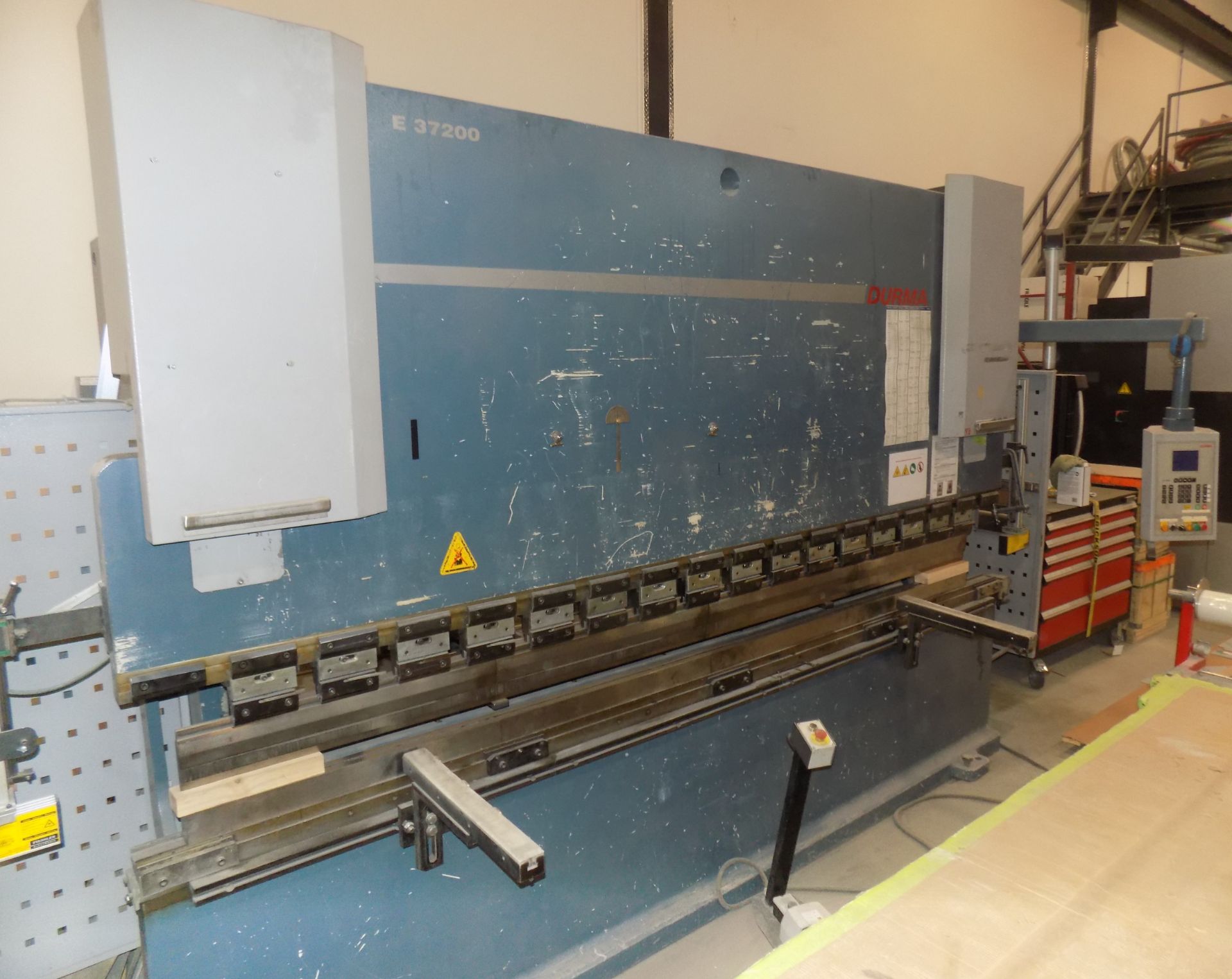 DURMA (2008) E37200 200 TON CAPACITY CNC PRESS BRAKE WITH DURMA DU6000 CNC CONTROL, 145" MAX.