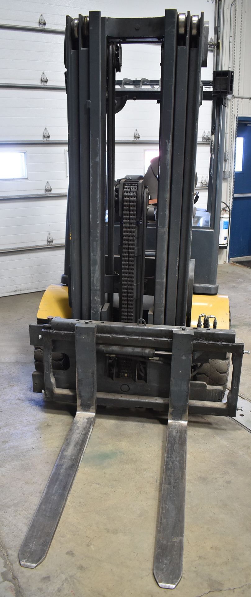 JUNGHENREICH (2010) EP8000 5,700 LB. CAPACITY 80V ELECTRIC FORKLIFT WITH 193" MAX. LIFT HEIGHT, 3- - Image 3 of 15