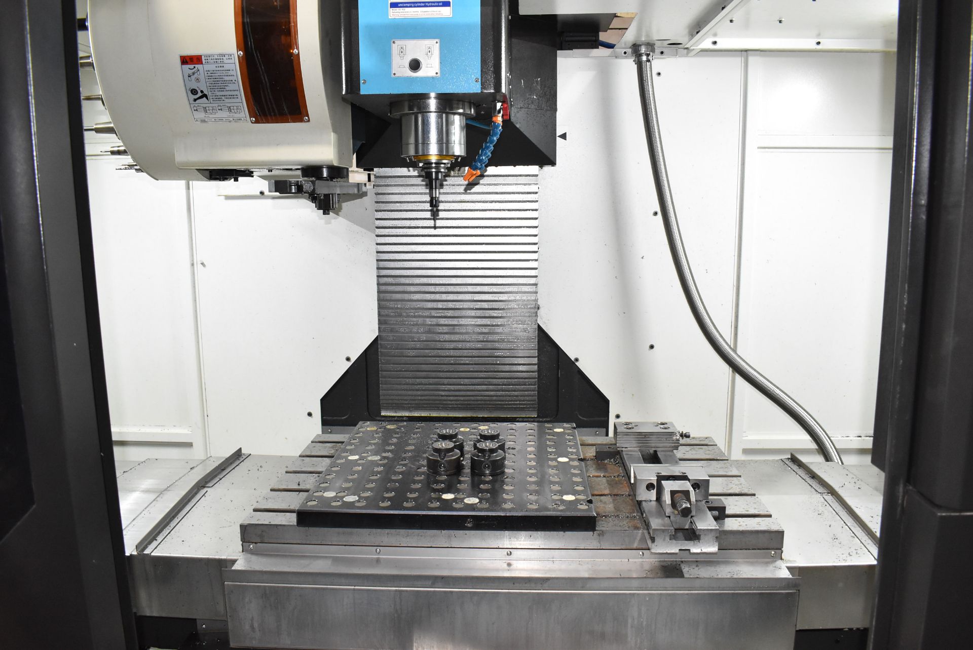 LMT (2019) VMC1100 CNC VERTICAL MACHINING CENTER WITH FANUC SERIES OI-MF CNC CONTROL, 43.31" X 23. - Image 9 of 22