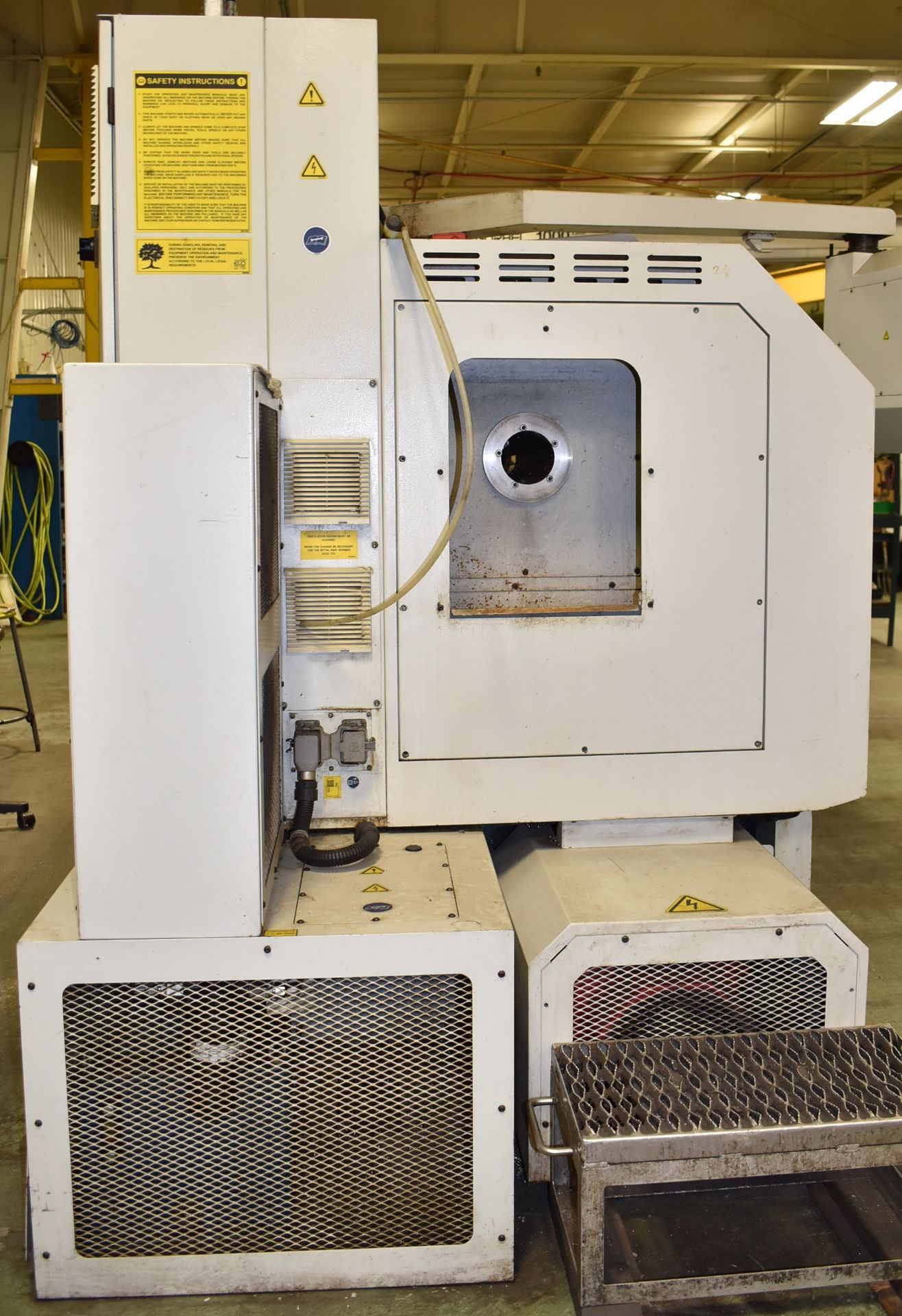 ROMI (2009) M.27 FLATBED CNC LATHE WITH GE FANUC SERIES 21I-TB CNC CONTROL, 16" 3-JAW CHUCK, 27" - Image 8 of 15