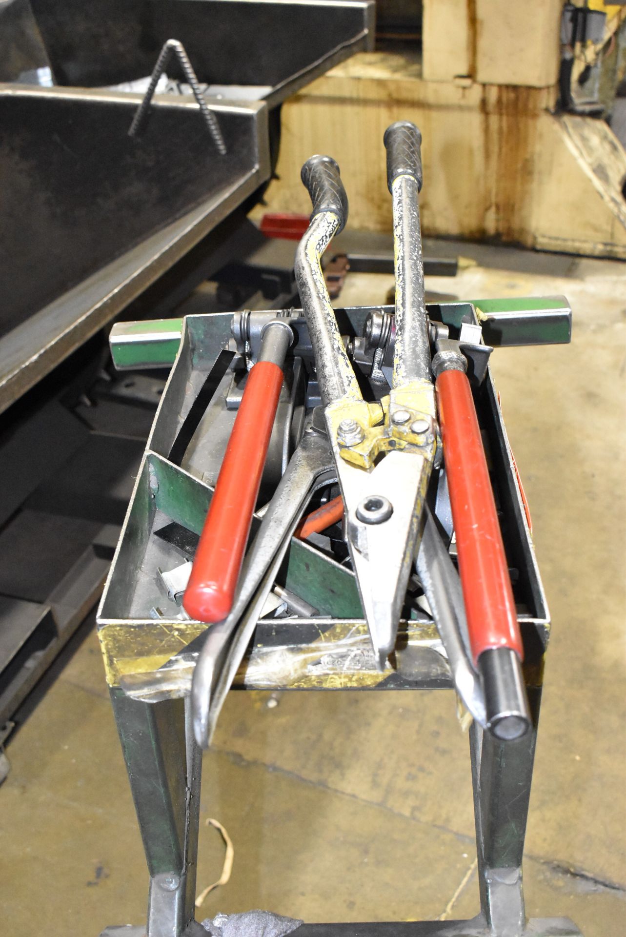 LOT/ BANDING CART WITH TOOLS - Image 3 of 3