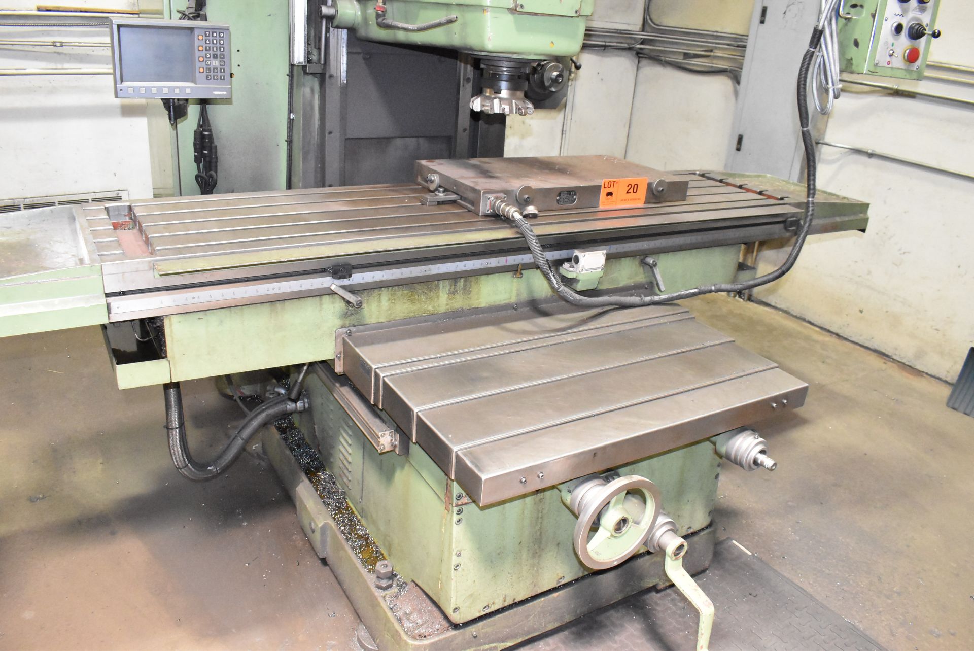 DAHLIH (2004) DL-V1600 BED-TYPE UNIVERSAL MILLING MACHINE WITH 82"X20" TABLE, TRAVELS: - Image 5 of 12