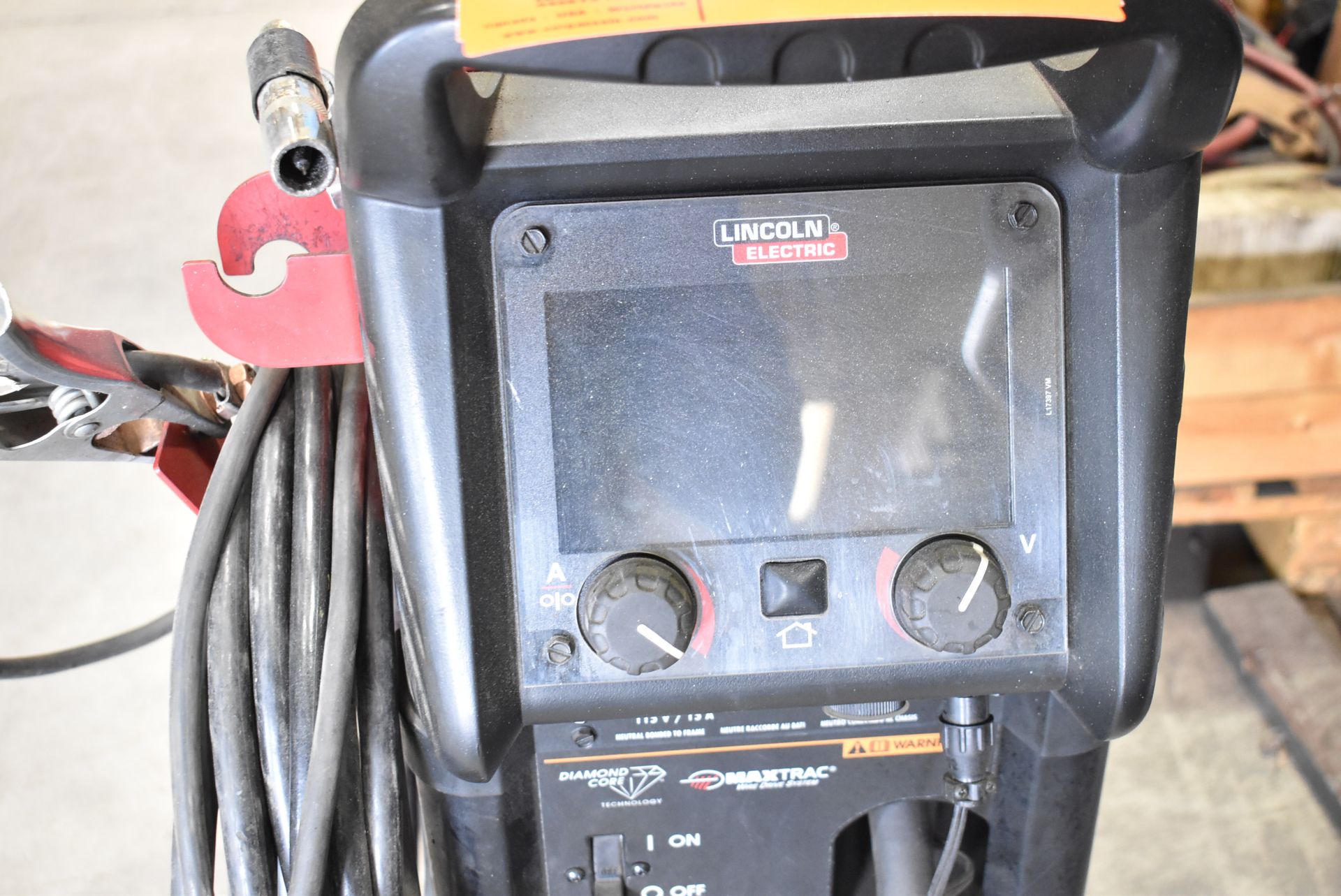 LINCOLN ELECTRIC POWER MIG 260 PORTABLE MIG WELDER WITH DIGITAL CONTROL, MAXTRAC WIRE DRIVE - Image 3 of 5