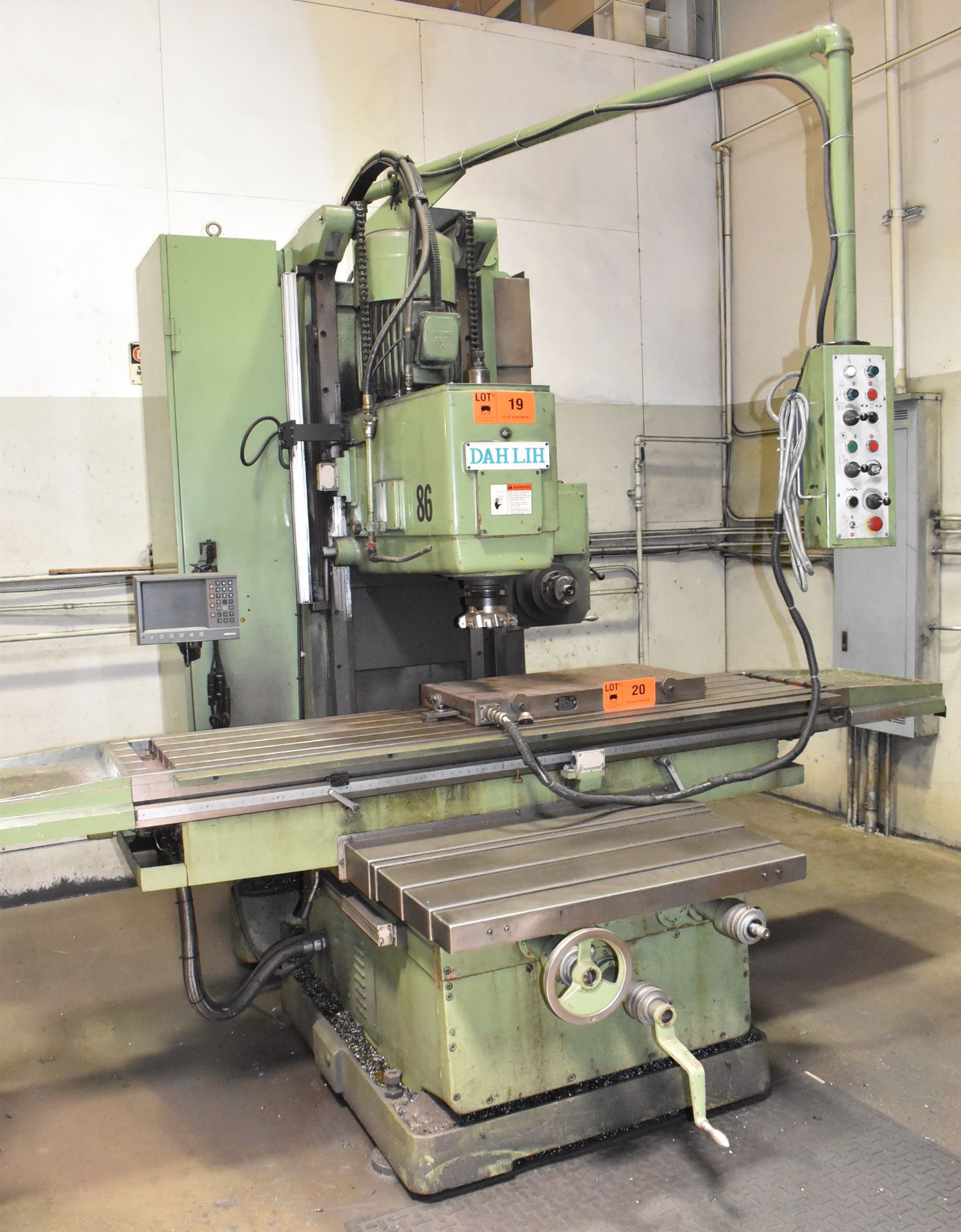 DAHLIH (2004) DL-V1600 BED-TYPE UNIVERSAL MILLING MACHINE WITH 82"X20" TABLE, TRAVELS: - Image 2 of 12