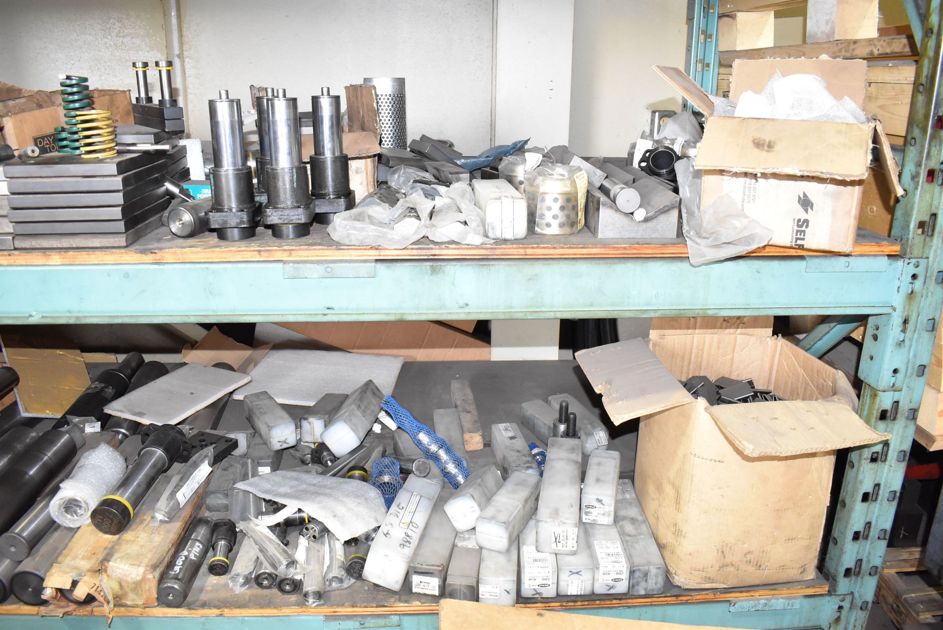 LOT/ CONTENTS OF RACK CONSISTING OF HYDRAULIC CYLINDERS & SUPPLIES - Image 3 of 4