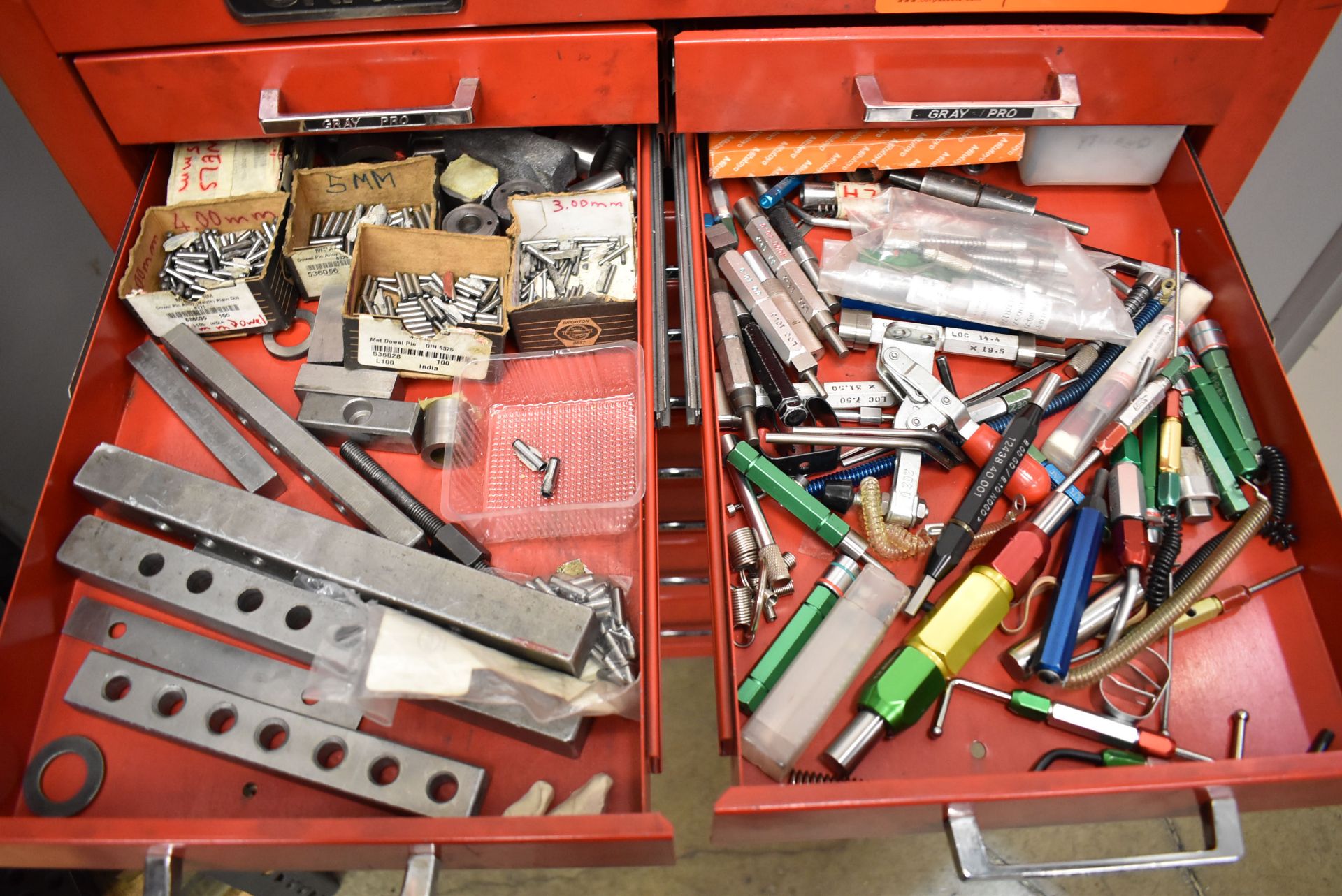 LOT/ GRAY ROLLING TOOLBOX WITH CONTENTS CONSISTING OF INSPECTION EQUIPMENT, HAND TOOLS & HARDWARE - Image 3 of 10