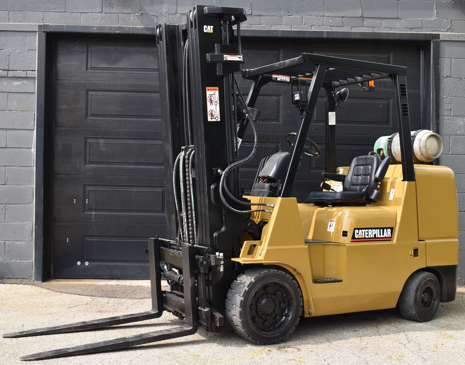 CATERPILLAR GC45KS 10,000 LB CAPACITY LPG FORKLIFT WITH 210 MAX. VERTICAL REACH, TILT, SIDE-SHIFT,