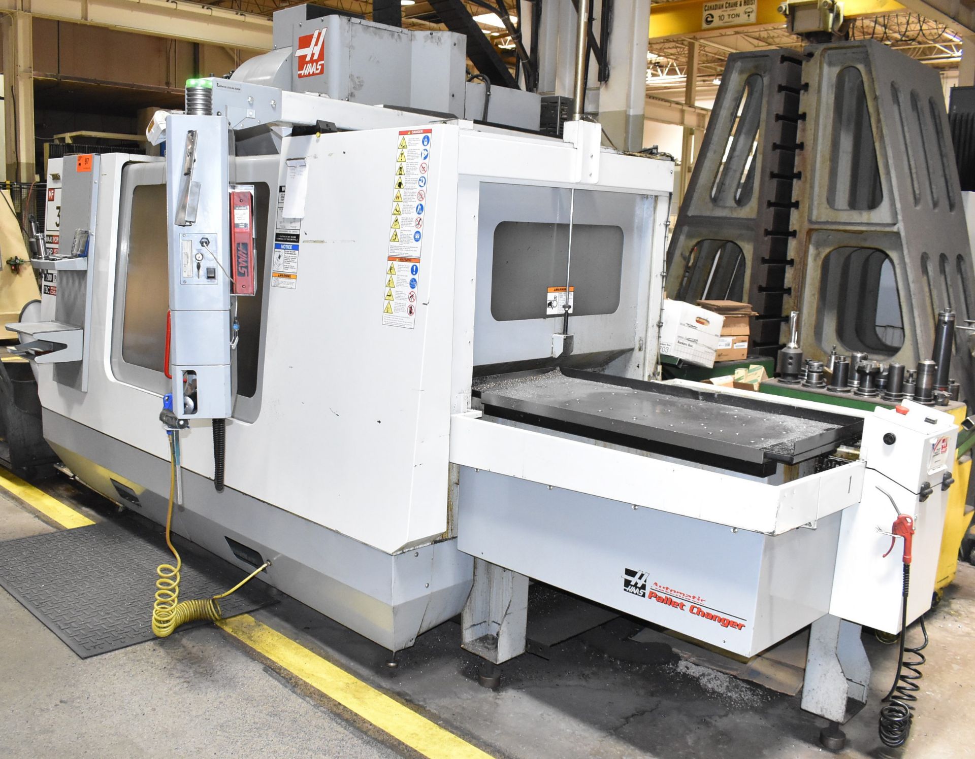 HAAS (2004) VF-3D APC HIGH-SPEED CNC TWIN PALLET VERTICAL MACHINING CENTER WITH HAAS CNC CONTROL, ( - Image 6 of 11