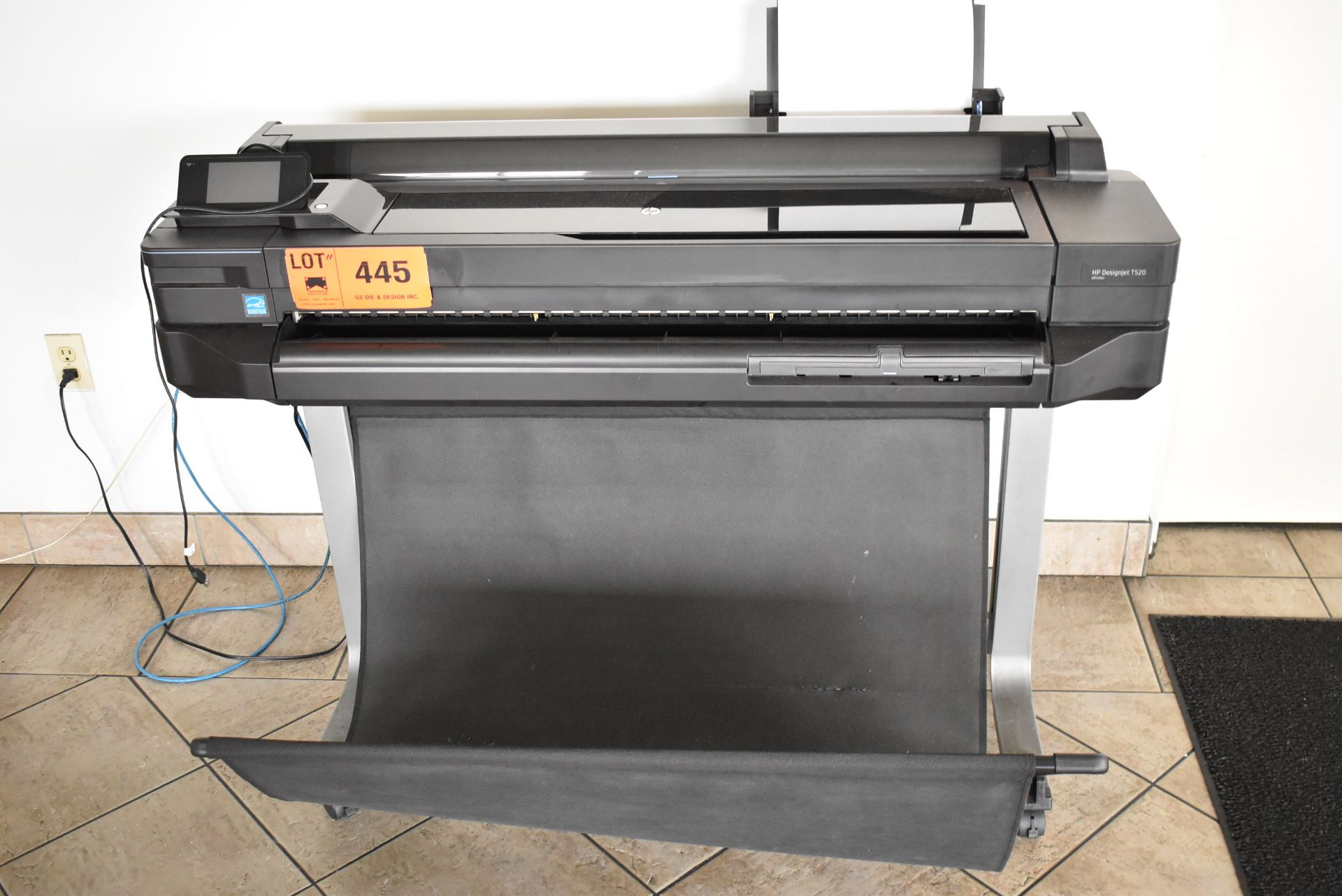 HP DESIGNJET T520 PLOTTER, S/N CN57E6M05Z