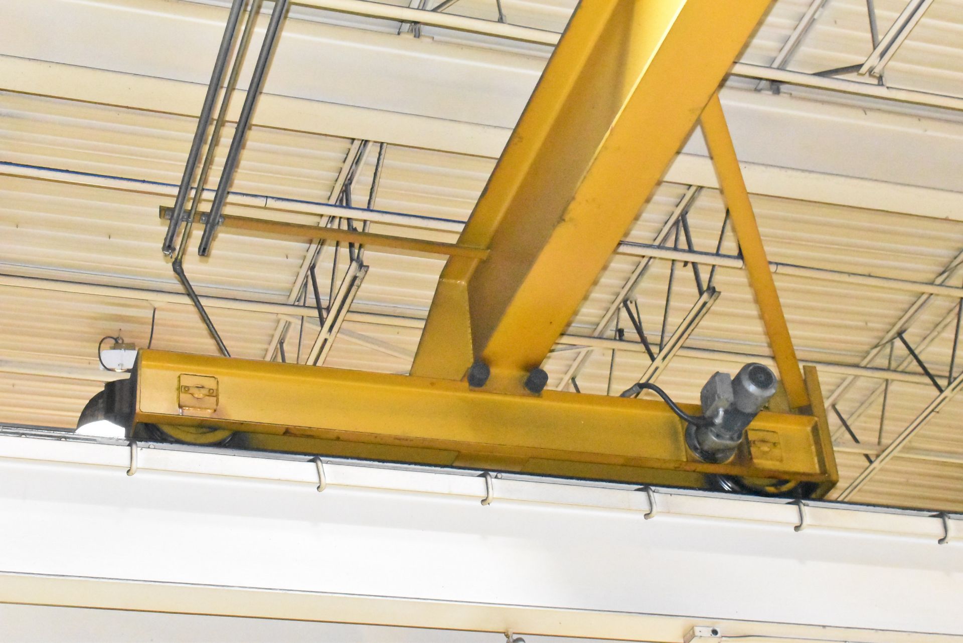 CANADIAN CRANE & HOIST 10-TON CAPACITY SINGLE GIRDER TOP-RUNNING OVERHEAD BRIDGE CRANE WITH 30' - Image 4 of 8