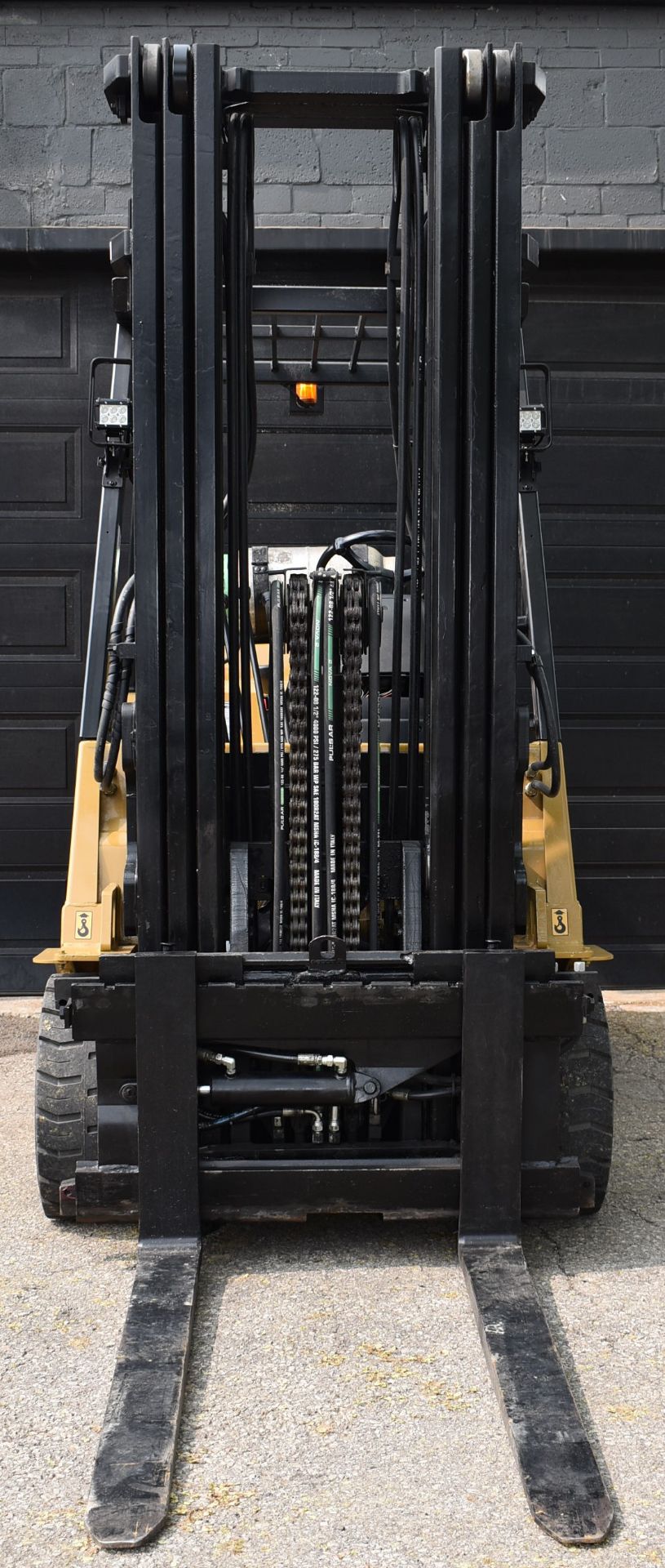 CATERPILLAR GC45KS 10,000 LB CAPACITY LPG FORKLIFT WITH 210 MAX. VERTICAL REACH, TILT, SIDE-SHIFT, - Image 9 of 20