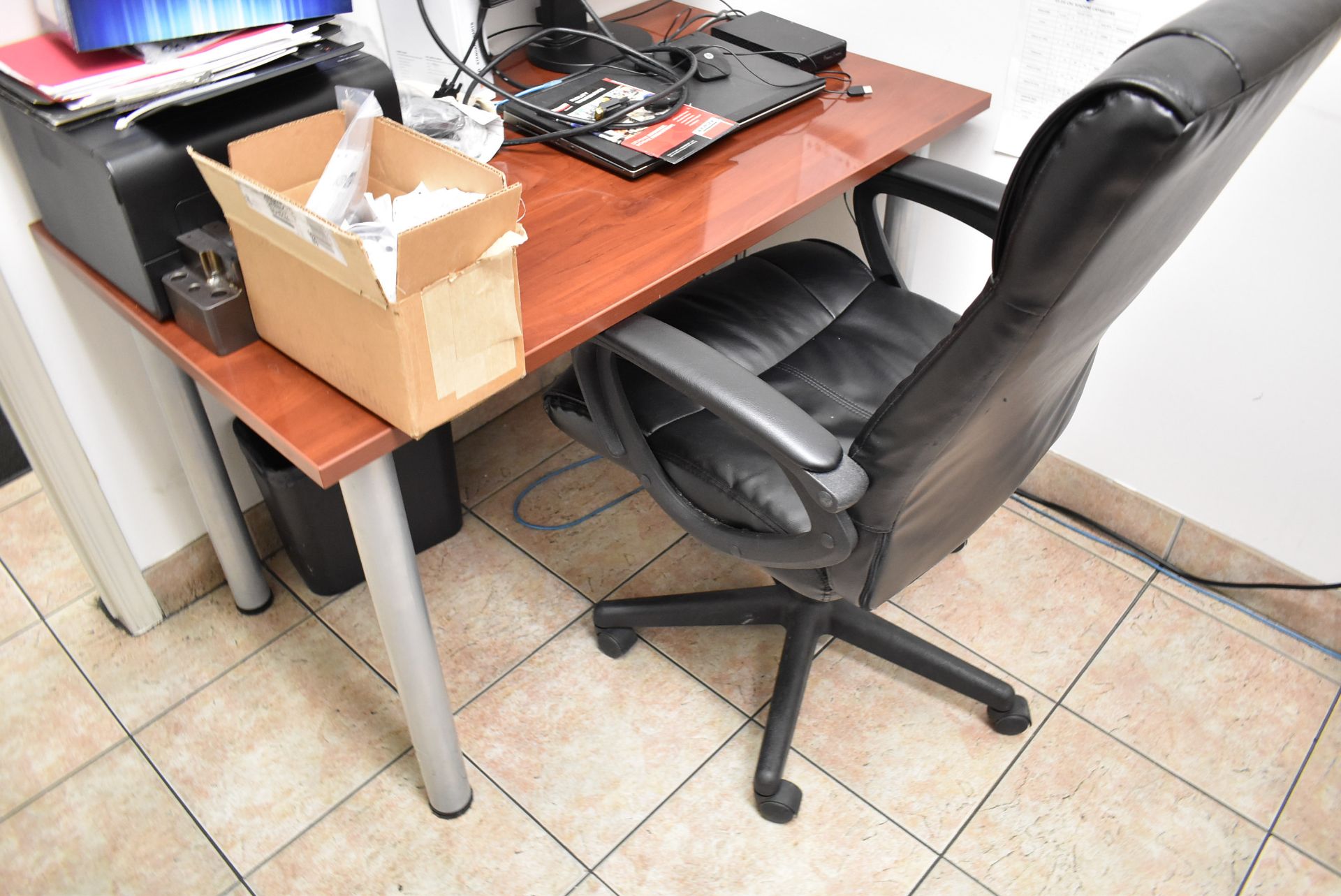 LOT/ OFFICE FURNITURE CONSISTING OF (2) DESKS & (3) CHAIRS (FURNITURE ONLY - NO CONTENTS OR - Image 3 of 3