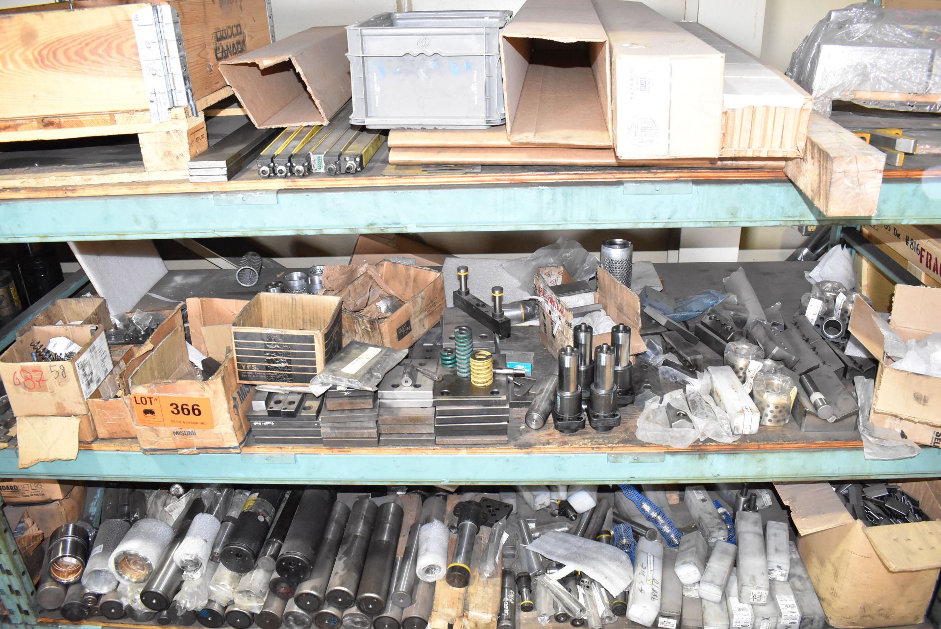 LOT/ CONTENTS OF RACK CONSISTING OF HYDRAULIC CYLINDERS & SUPPLIES