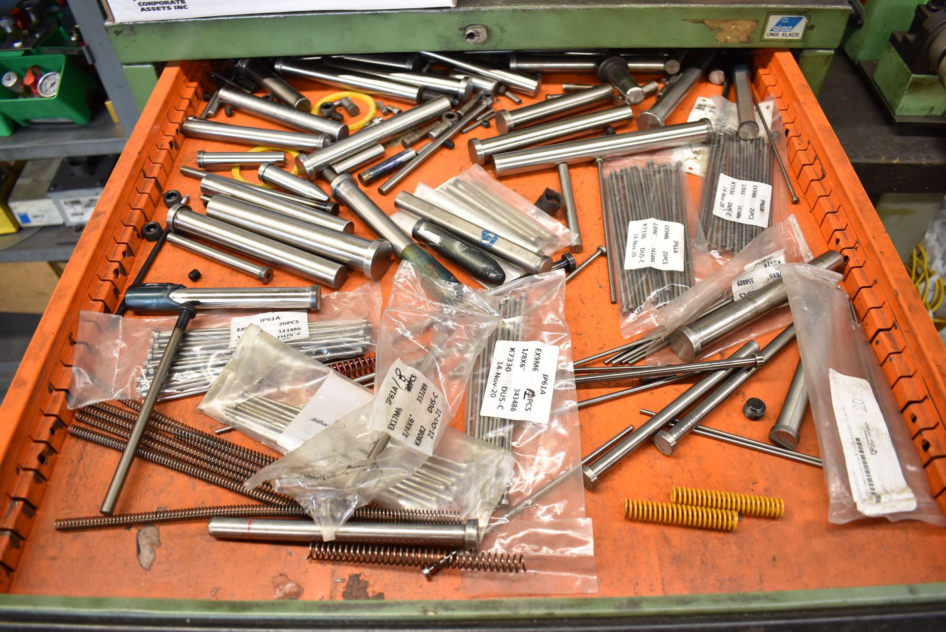 LOT/ 7-DRAWER TOOL CABINET WITH CONTENTS CONSISTING OF PINS, DAYTON RETAINERS, FITTINGS & BELTS - Image 2 of 7