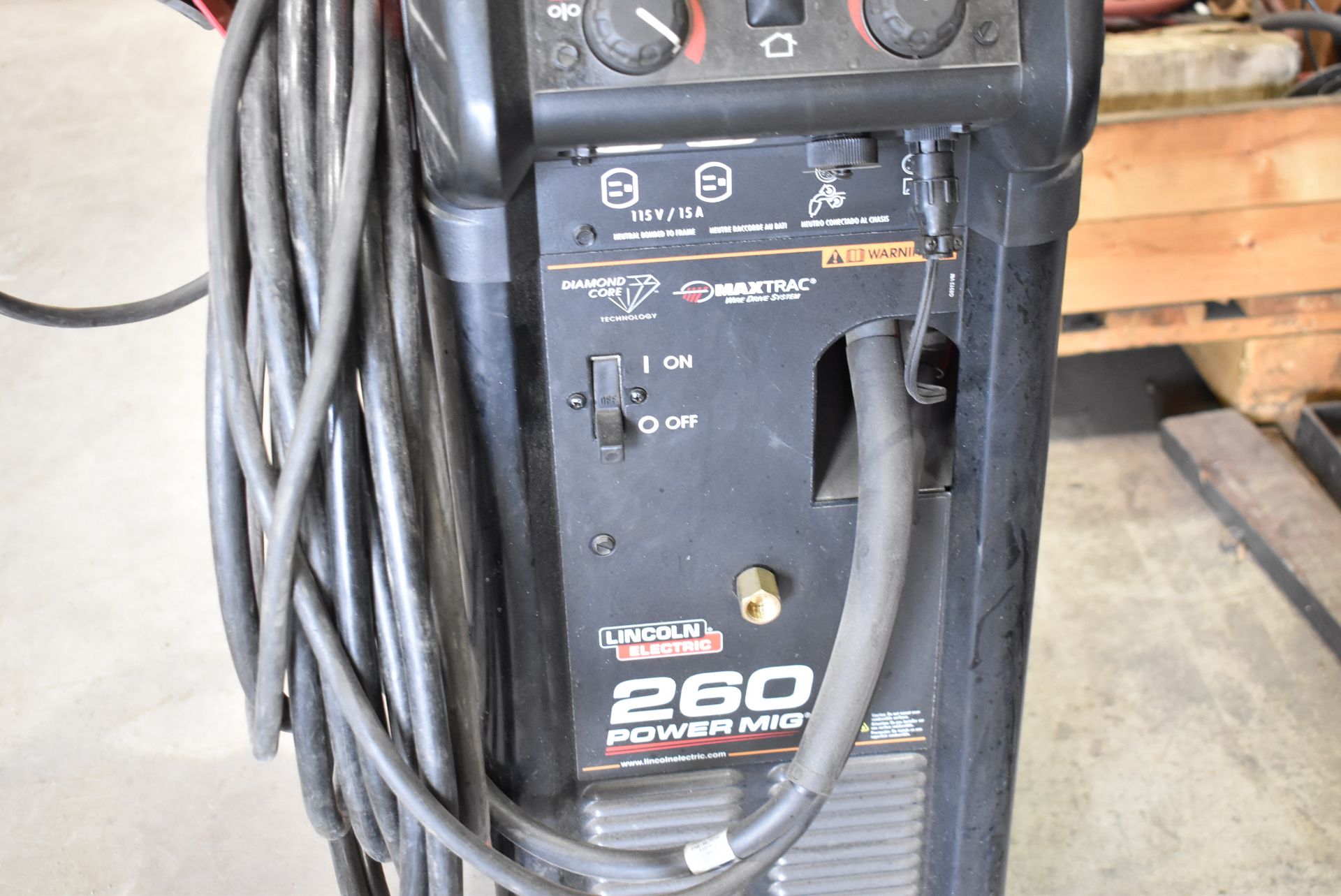 LINCOLN ELECTRIC POWER MIG 260 PORTABLE MIG WELDER WITH DIGITAL CONTROL, MAXTRAC WIRE DRIVE - Image 4 of 5