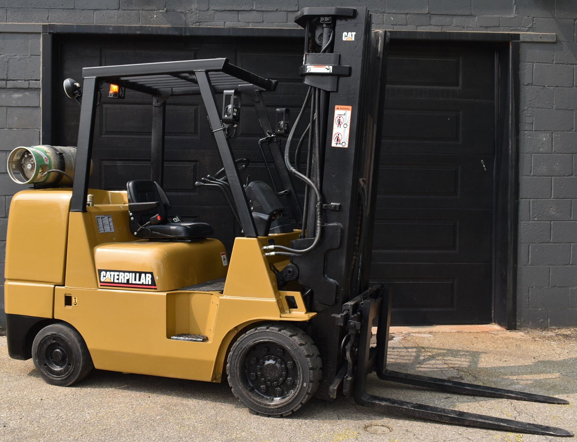 CATERPILLAR GC45KS 10,000 LB CAPACITY LPG FORKLIFT WITH 210 MAX. VERTICAL REACH, TILT, SIDE-SHIFT, - Image 8 of 20