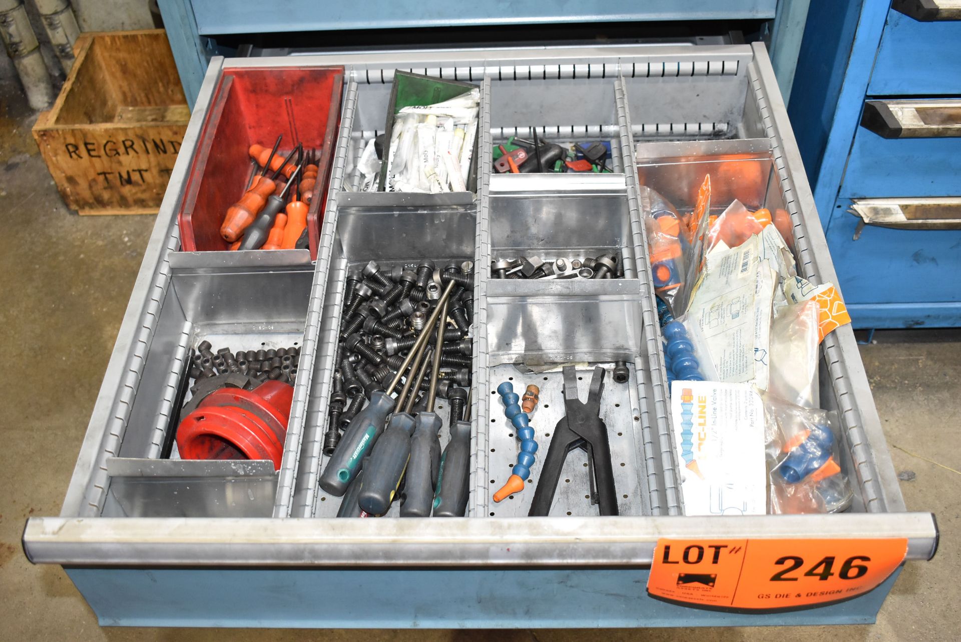 LOT/ CONTENTS OF DRAWER CONSISTING OF HARDWARE, PULL STUDS & HAND TOOLS