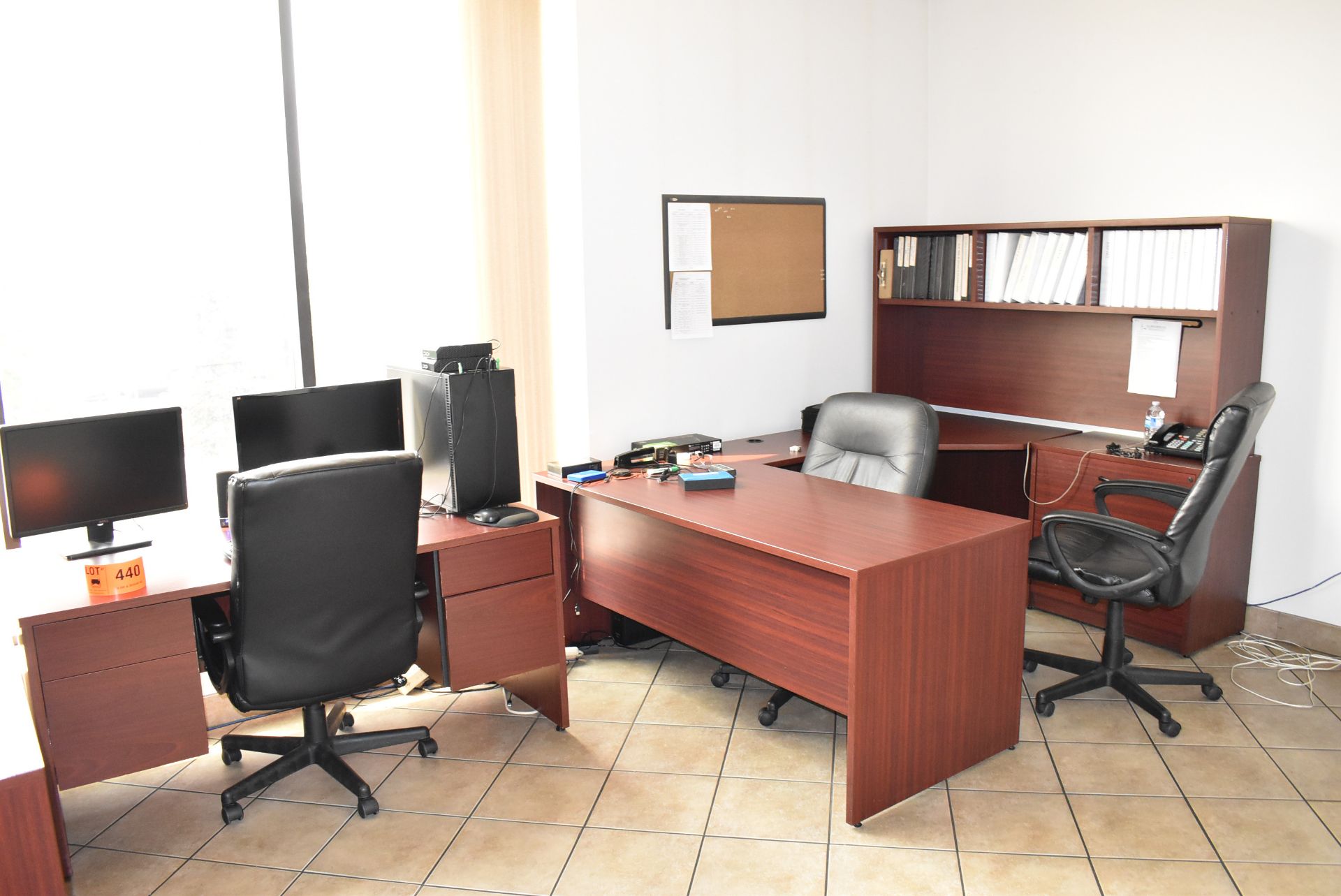 LOT/ OFFICE FURNITURE CONSISTING OF (2) U-SHAPED DESKS, DESK, & (4) CHAIRS (FURNITURE ONLY - NO