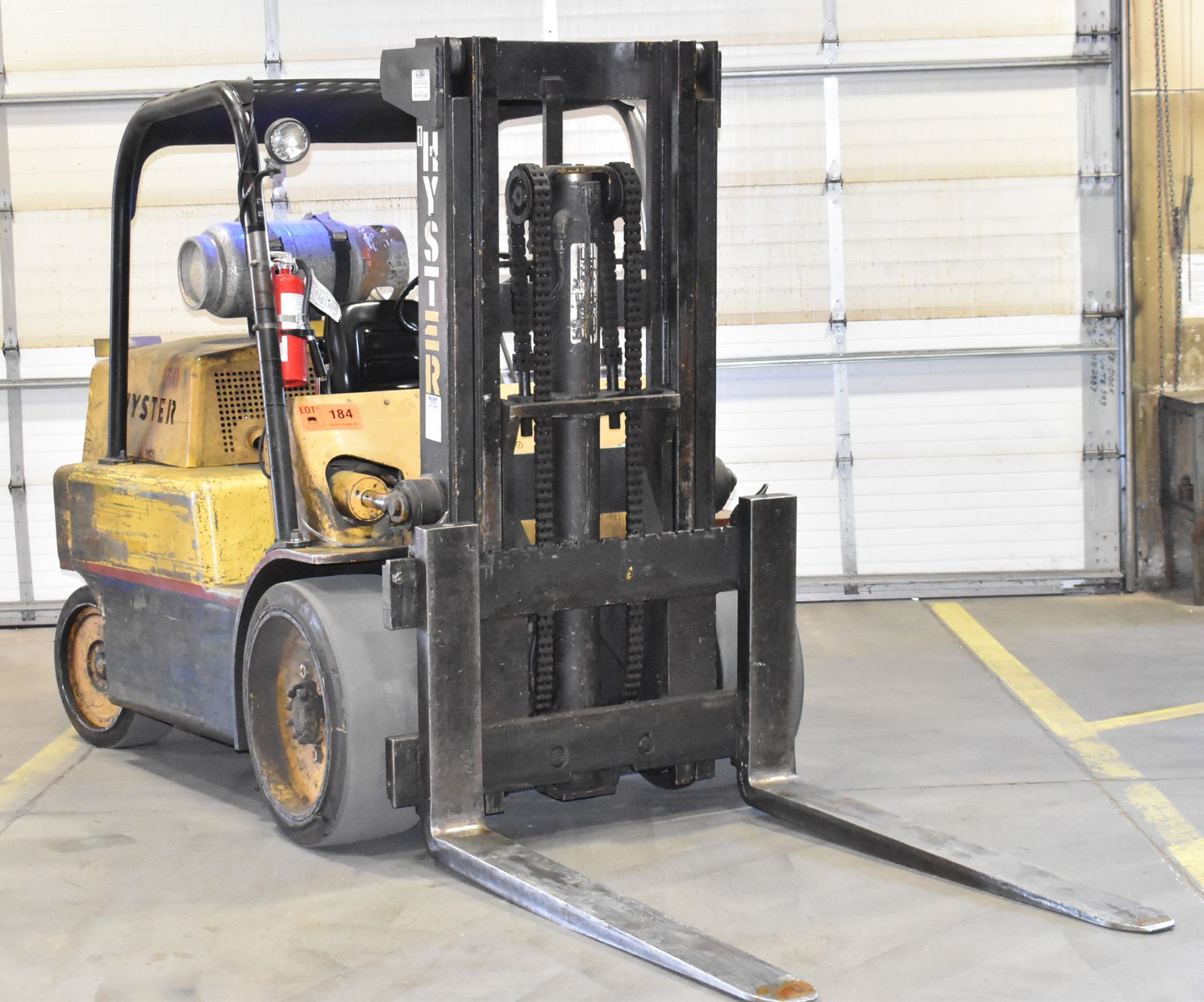 HYSTER S150A 15,000 LB. CAPACITY LPG FORKLIFT WITH 129" MAX. LIFT HEIGHT, 2-STAGE MAST, SOLID TIRES, - Image 2 of 18